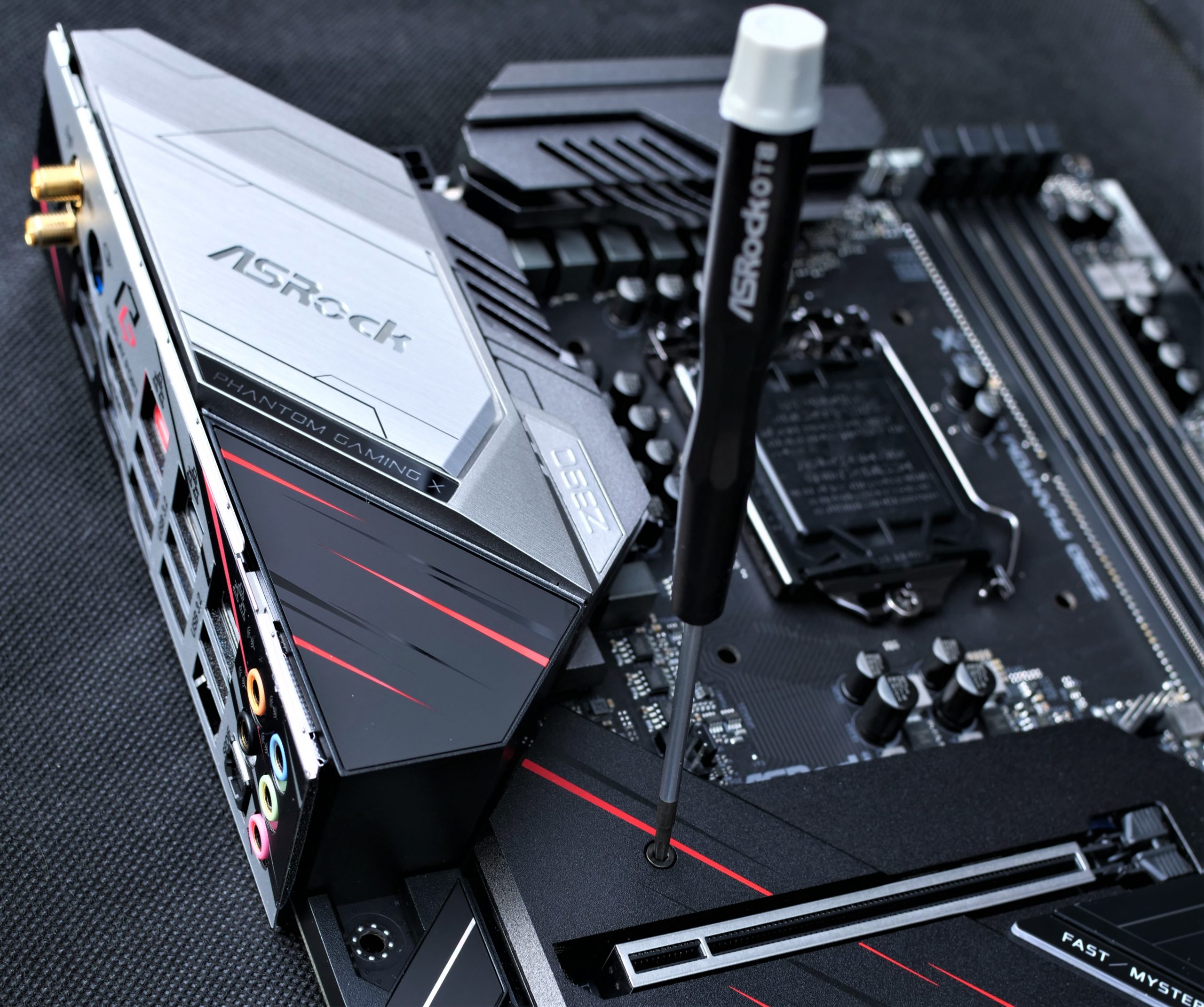 Test : ASRock Z390 Phantom Gaming X 8 demontage Armure Asrock Z390 Phantom Gaming X