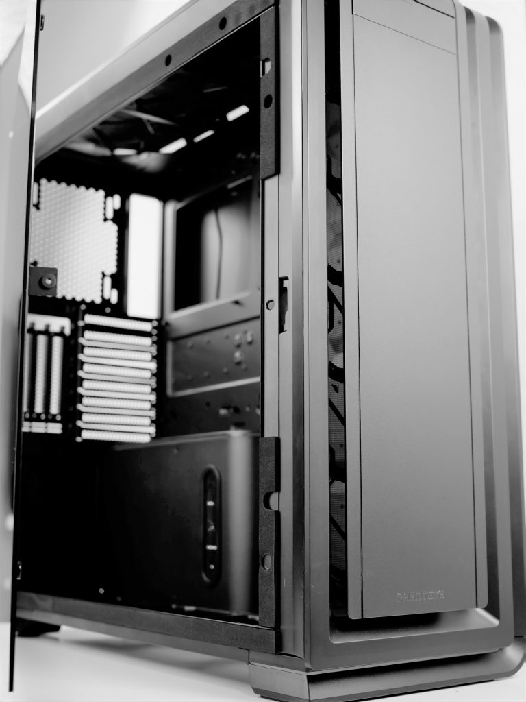 Phanteks Enthoo 719 en test : Un coup de maître ? 2 Phanteks enthoo luxe 2 glass panel open