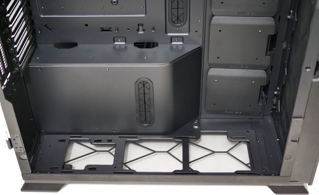 Phanteks Enthoo 719 en test : Un coup de maître ? 11 Phanteks enthoo luxe 2 PSU shroud