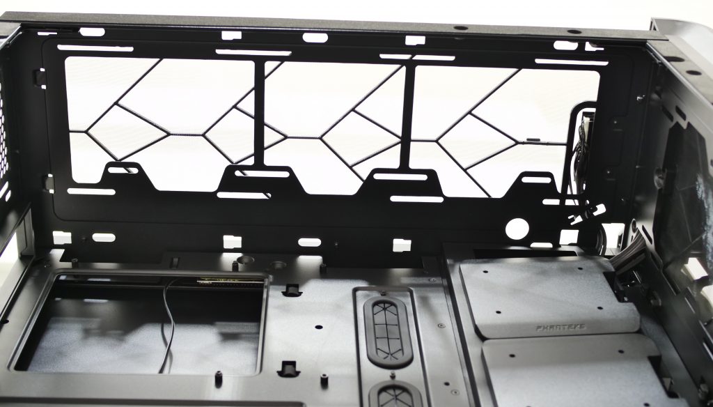 Phanteks Enthoo 719 en test : Un coup de maître ? 12 Phanteks enthoo luxe 2