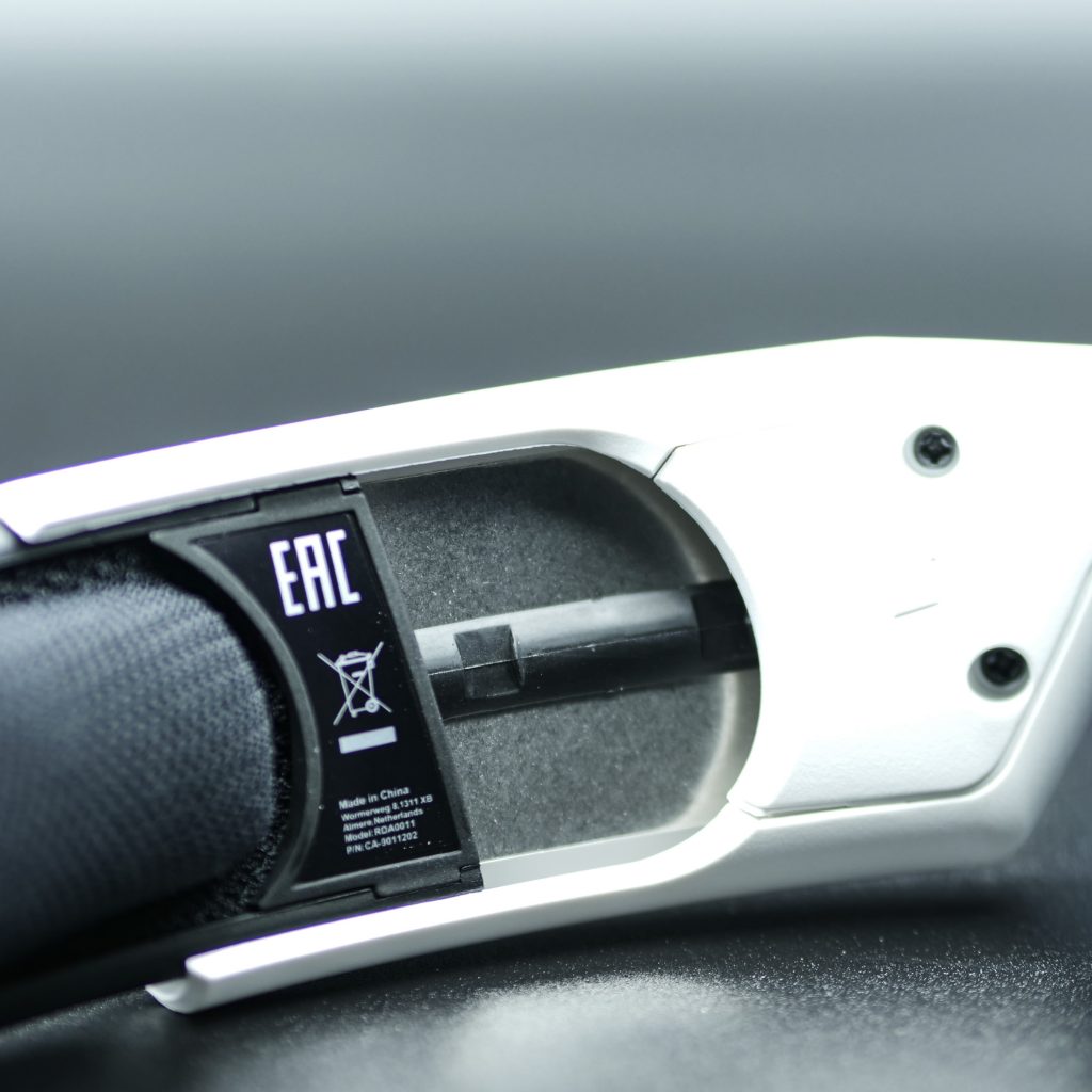 Test : Corsair Void RGB Elite Wireless 7.1 15 Corsair VOID RGB ELITE WIRELESS supports métallique