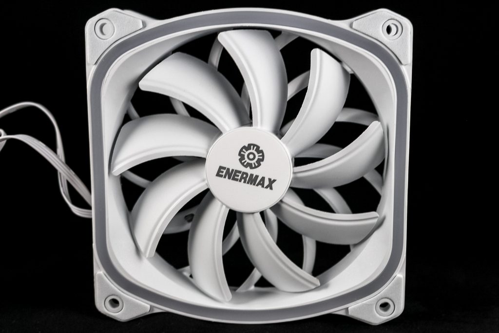 Test : Enermax SquA RGB 4 IMG 4534 Modifier 1