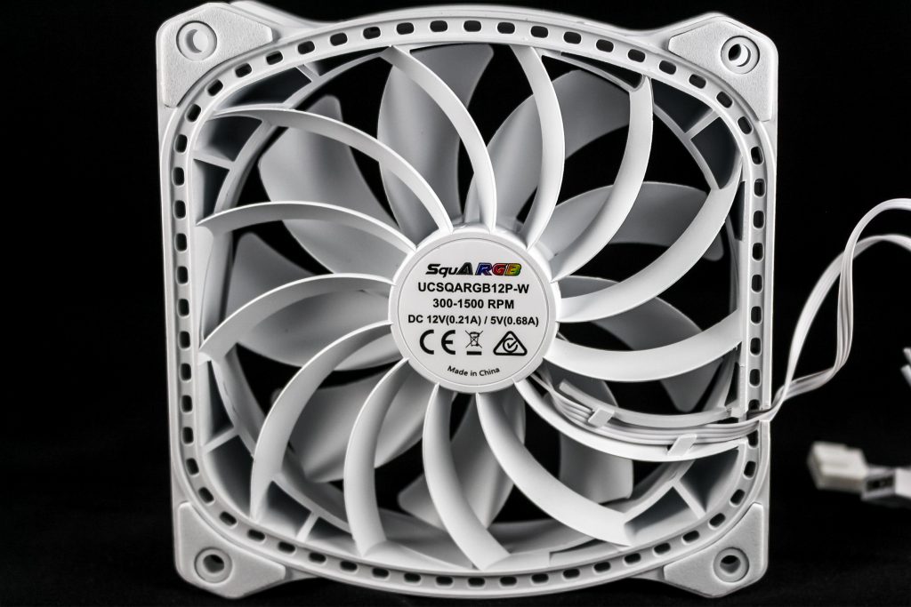 Test : Enermax SquA RGB 3 IMG 4535 Modifier