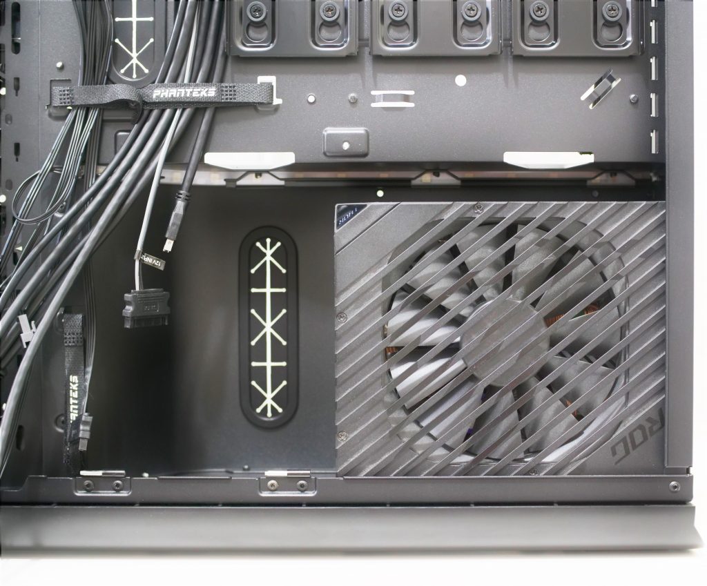 Phanteks Enthoo 719 en test : Un coup de maître ? 2 P1115281 e1570499318641