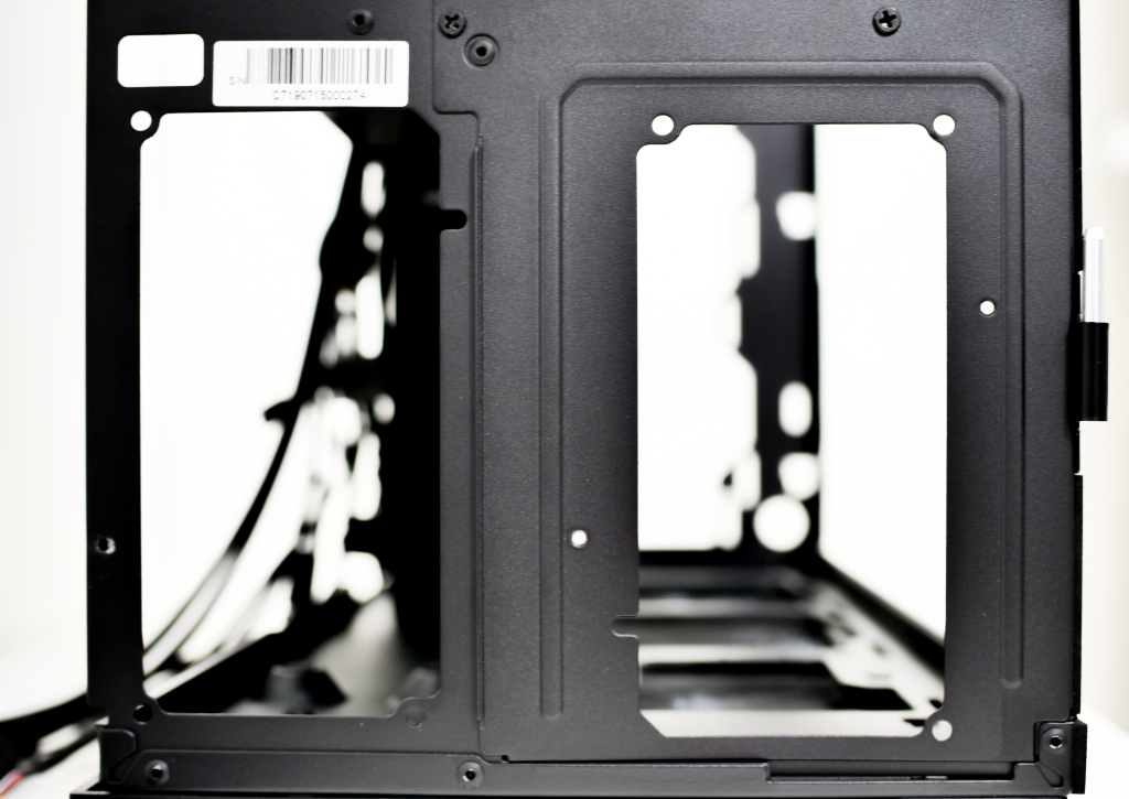 Phanteks Enthoo 719 en test : Un coup de maître ? 15 Phanteks enthoo luxe 2 second psu