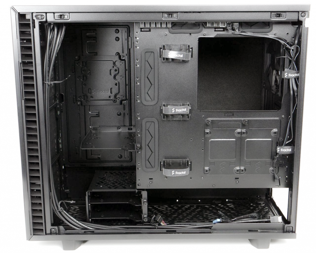 Test boîtier Fractal Design Define 7 26 Intérieur du Define 7 back