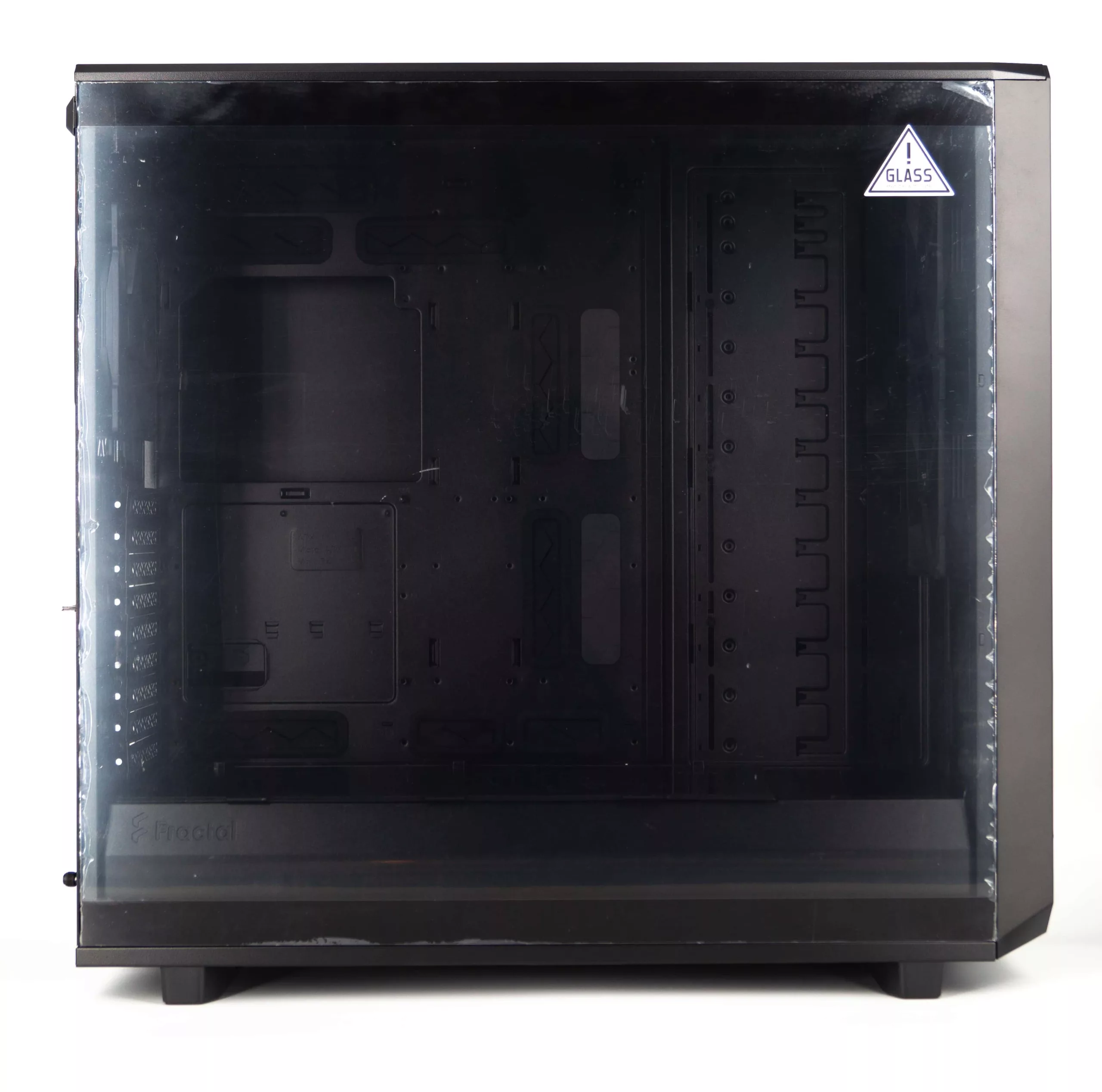 Test du Fractal Meshify 2 XL : un diamant noir dans un écrin d'acier 5 DSC07232 1 scaled