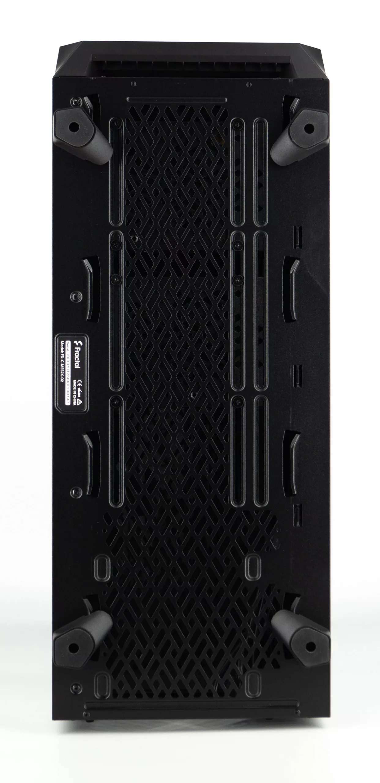 Test du Fractal Meshify 2 XL : un diamant noir dans un écrin d'acier 14 DSC07252 1 scaled