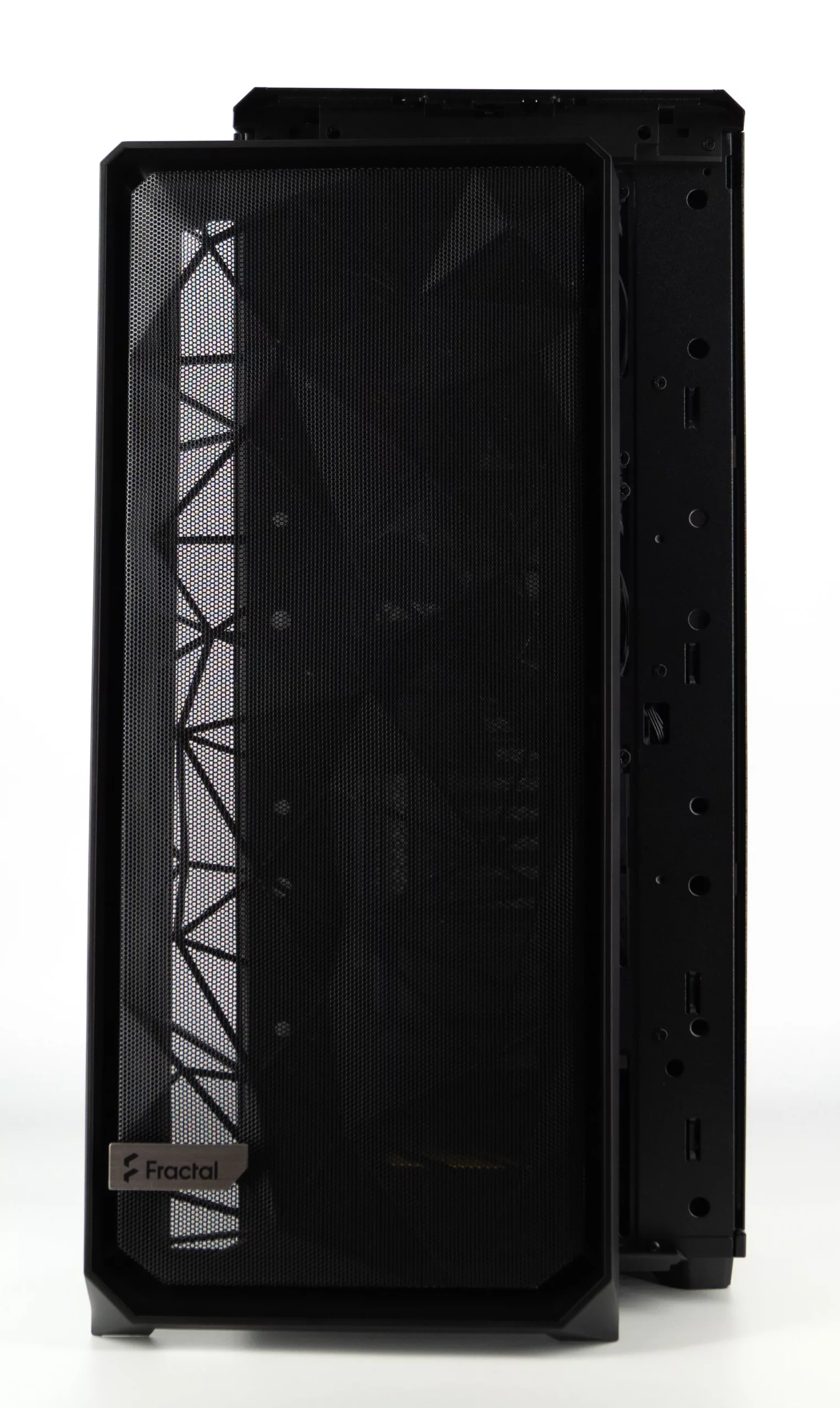 Test du Fractal Meshify 2 XL : un diamant noir dans un écrin d'acier 2 DSC07254 1 scaled