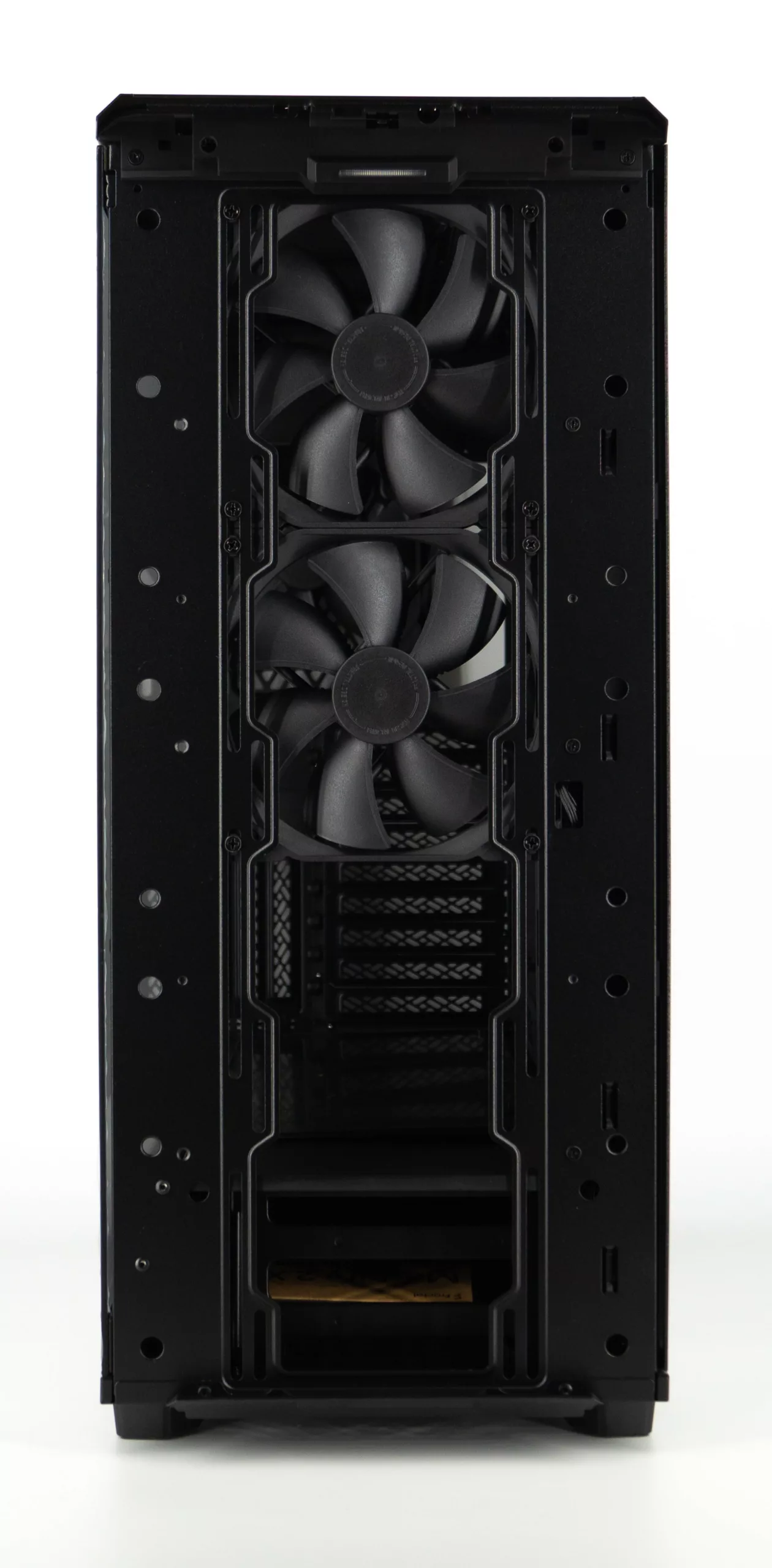 Test du Fractal Meshify 2 XL : un diamant noir dans un écrin d'acier 3 DSC07257 1 scaled