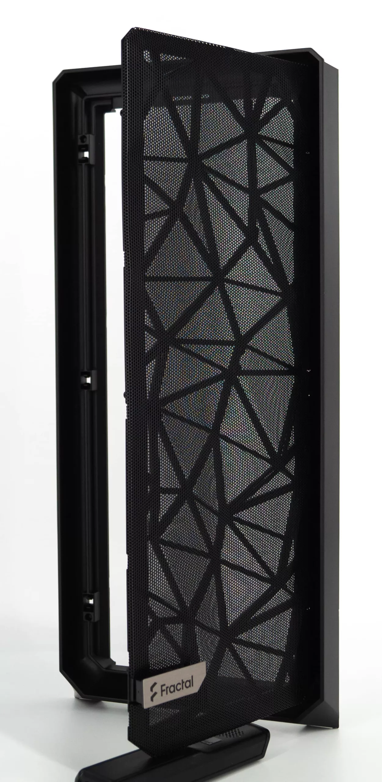 Test du Fractal Meshify 2 XL : un diamant noir dans un écrin d'acier 5 DSC07265 1 scaled