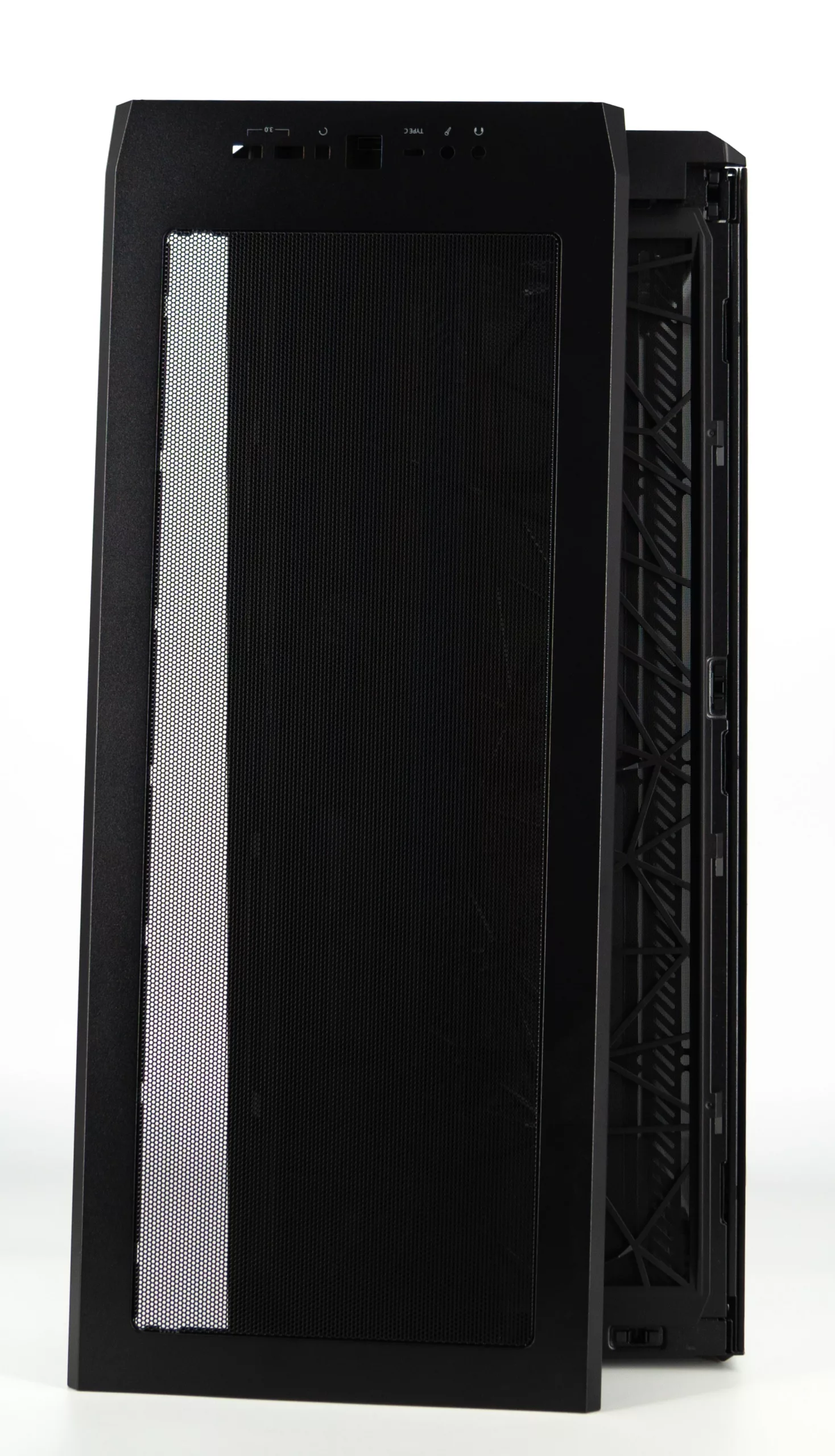 Test du Fractal Meshify 2 XL : un diamant noir dans un écrin d'acier 8 DSC07277 1 scaled