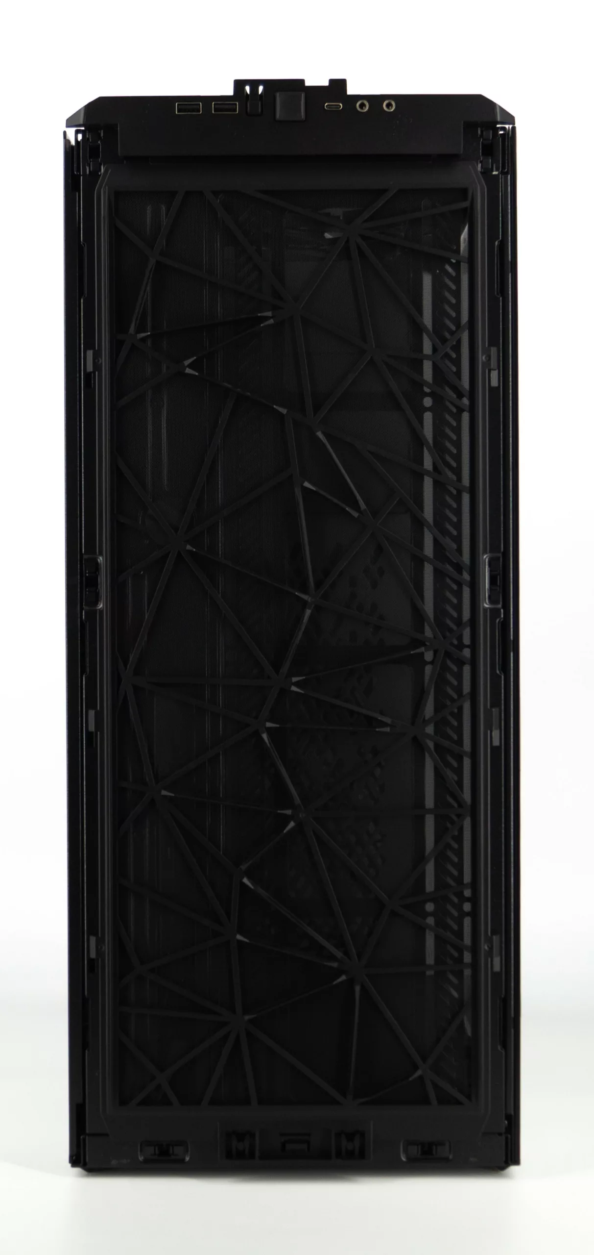 Test du Fractal Meshify 2 XL : un diamant noir dans un écrin d'acier 9 DSC07278 1 scaled