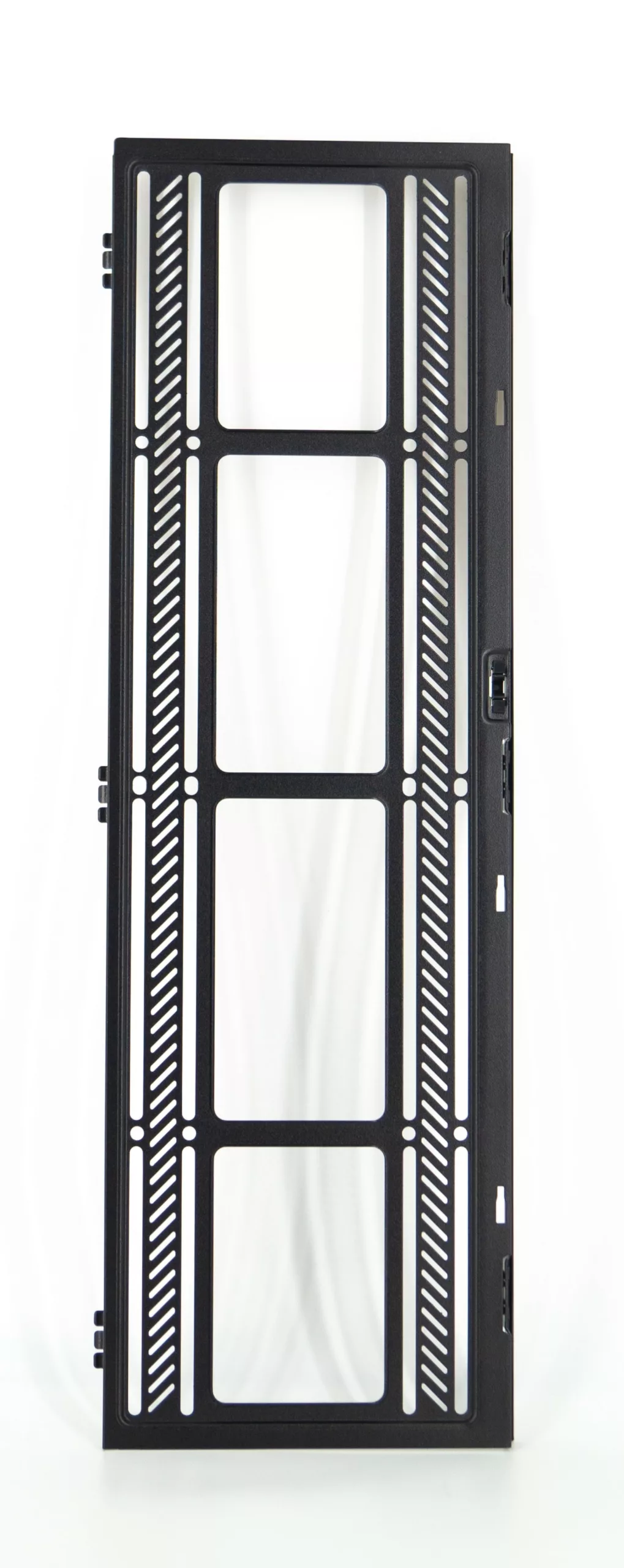 Test du Fractal Meshify 2 XL : un diamant noir dans un écrin d'acier 11 DSC07293 1 scaled