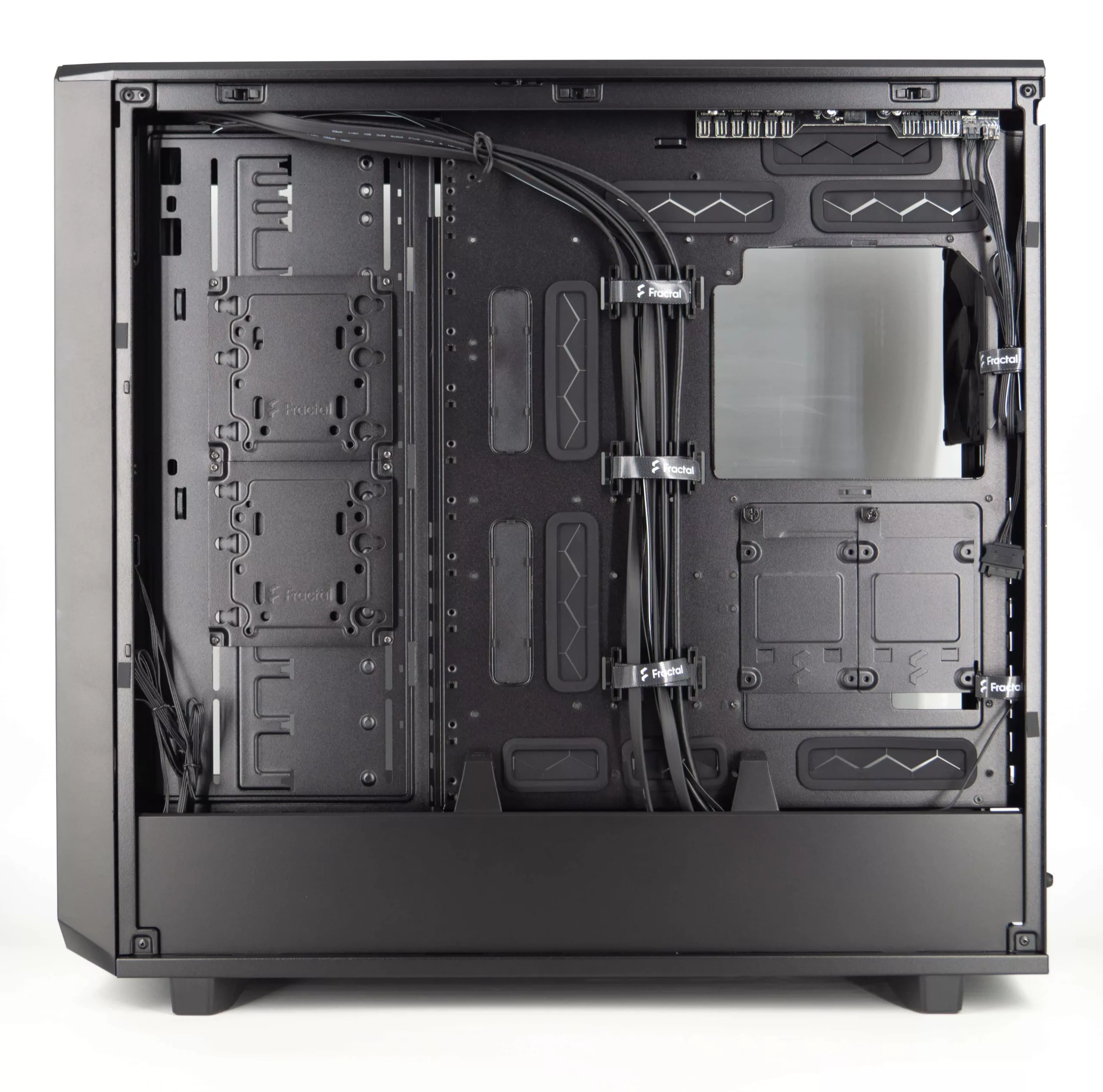 Test du Fractal Meshify 2 XL : un diamant noir dans un écrin d'acier 12 DSC07299 3 scaled