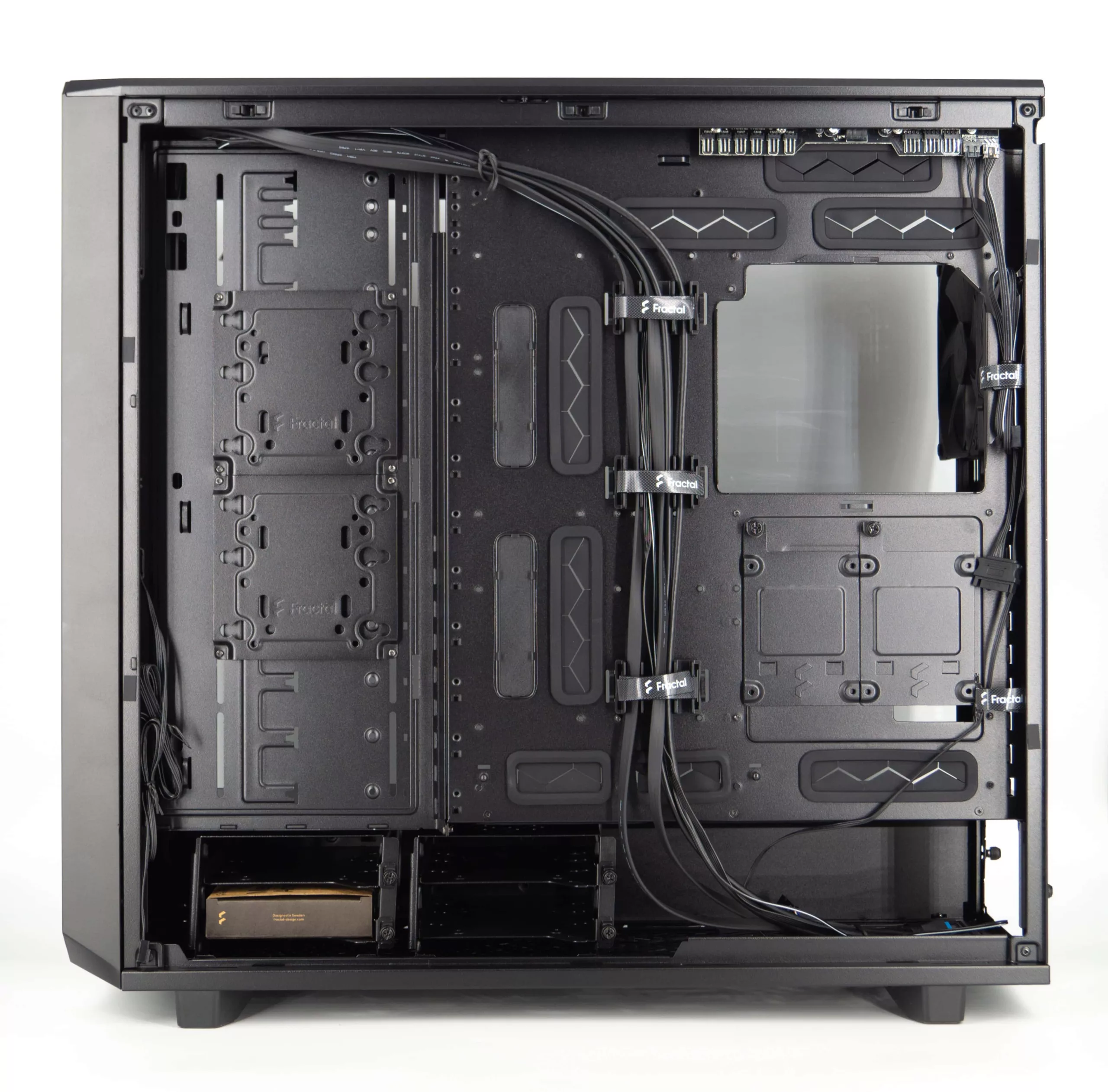 Test du Fractal Meshify 2 XL : un diamant noir dans un écrin d'acier 14 DSC07321 1 scaled