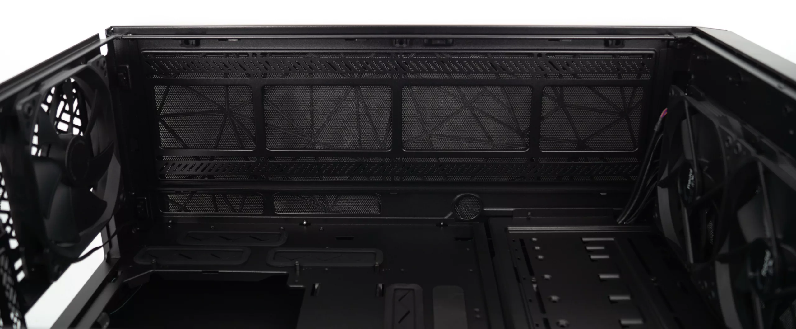 Test du Fractal Meshify 2 XL : un diamant noir dans un écrin d'acier 29 DSC07372 1 2 scaled