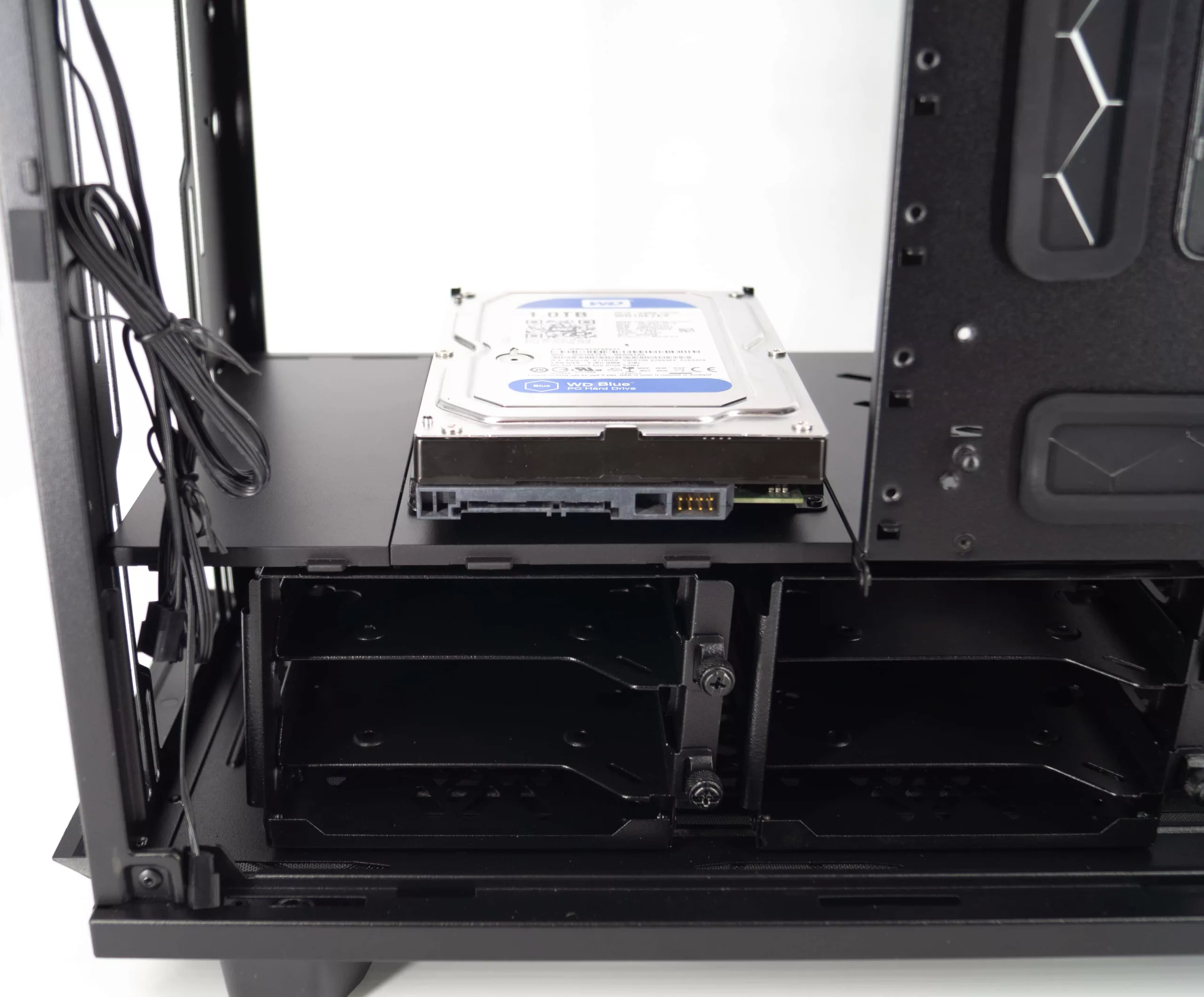 Test du Fractal Meshify 2 XL : un diamant noir dans un écrin d'acier 33 DSC07395 scaled