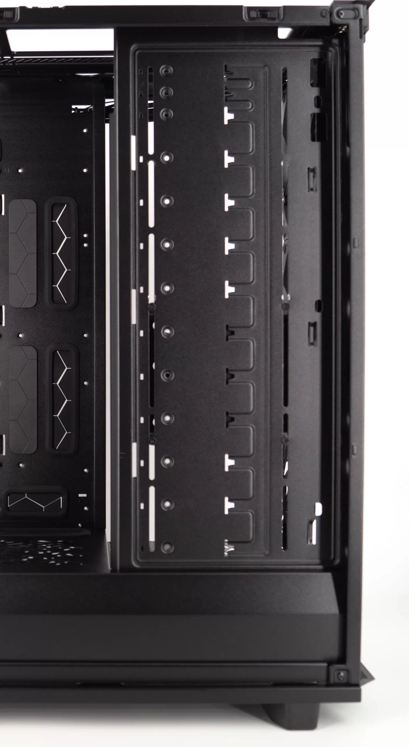 Test du Fractal Meshify 2 XL : un diamant noir dans un écrin d'acier 19 DSC07400 1 scaled