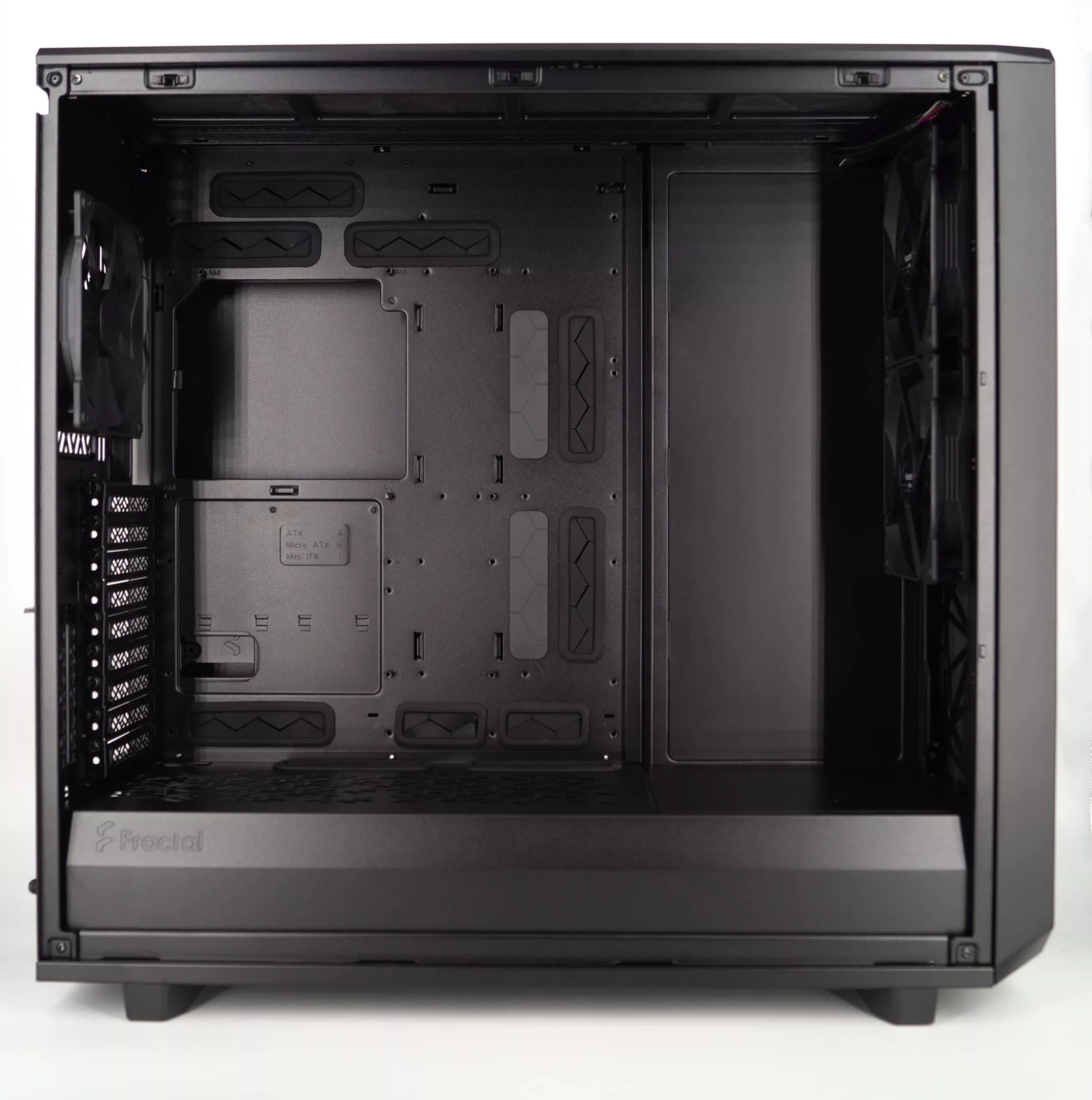 Test du Fractal Meshify 2 XL : un diamant noir dans un écrin d'acier 24 DSC07408 scaled