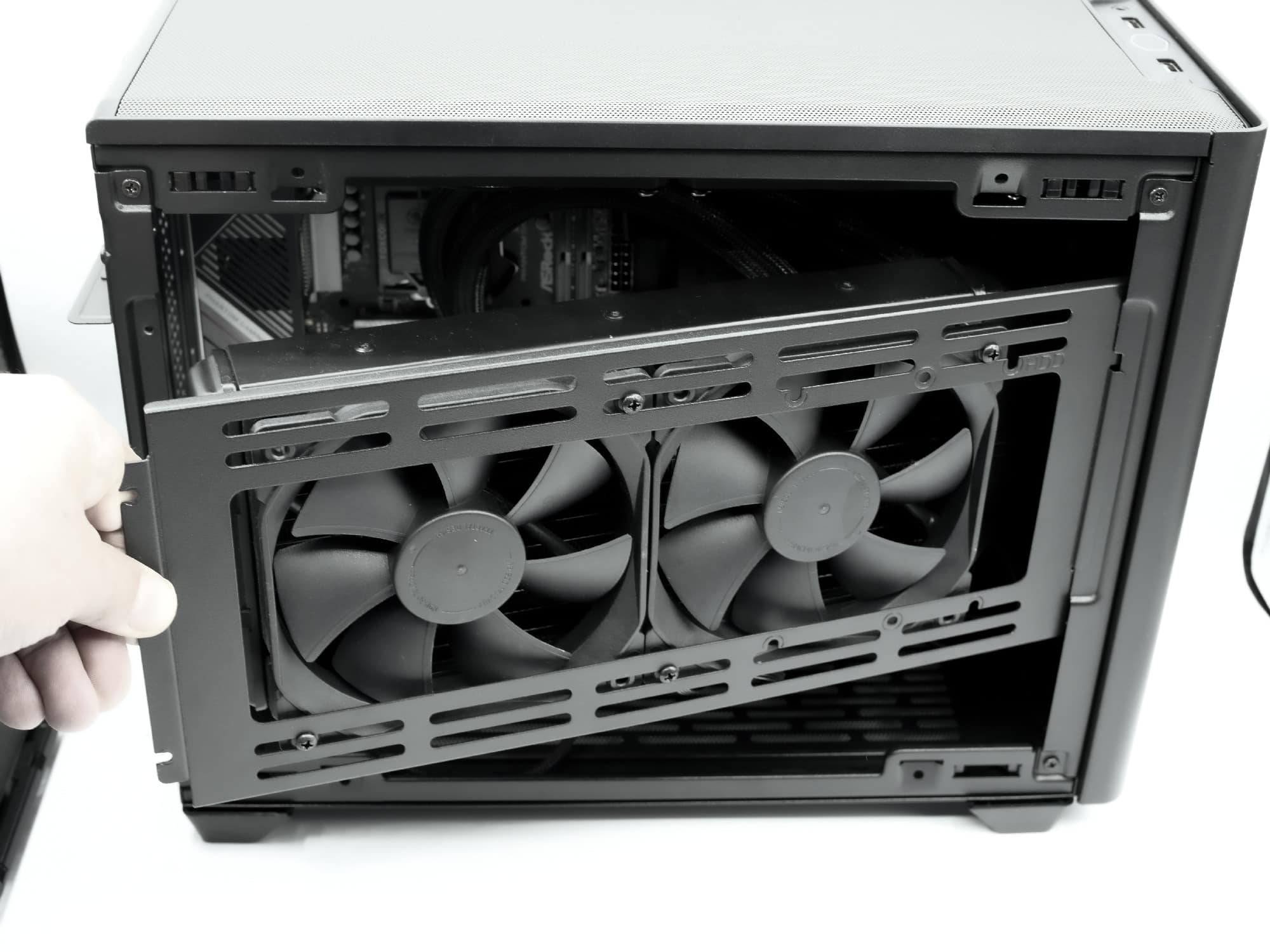 Cooler Master Masterbox NR200P en test 15 NR200P 53