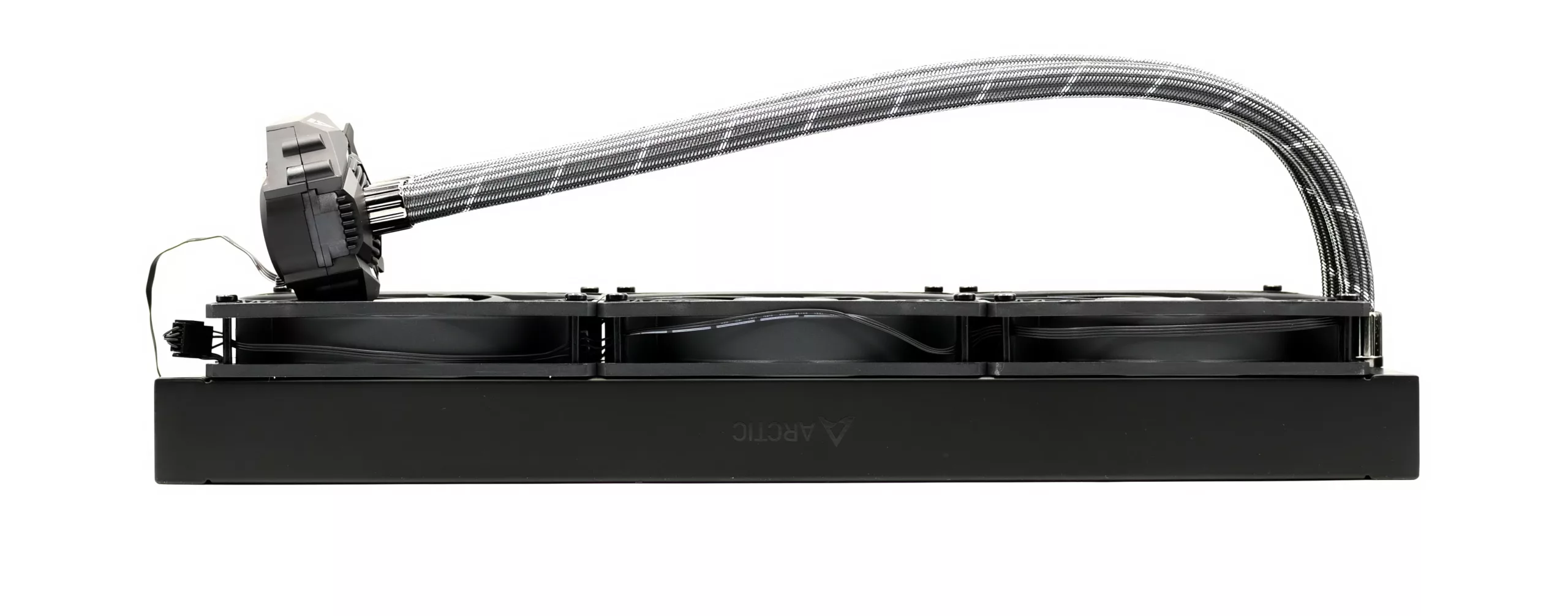 Arctic Liquid Freezer II 420 en test : 2 P1174099 scaled