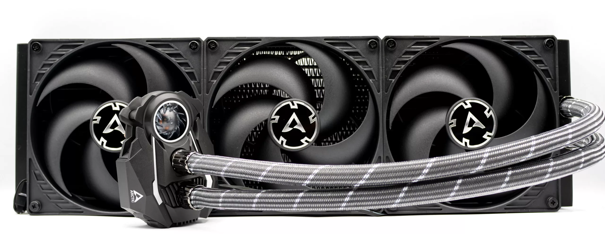 Arctic Liquid Freezer II 420 en test : 3 P1174104 scaled