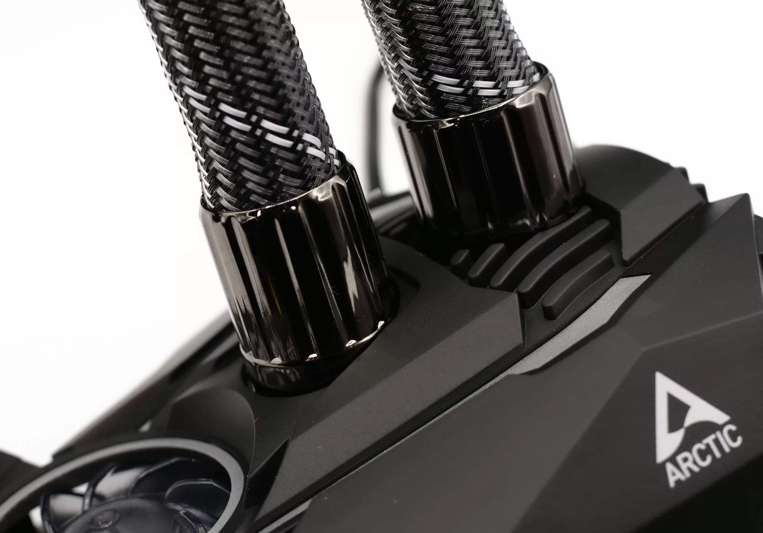 Arctic Liquid Freezer II 420 en test : 14 P1174121 scaled