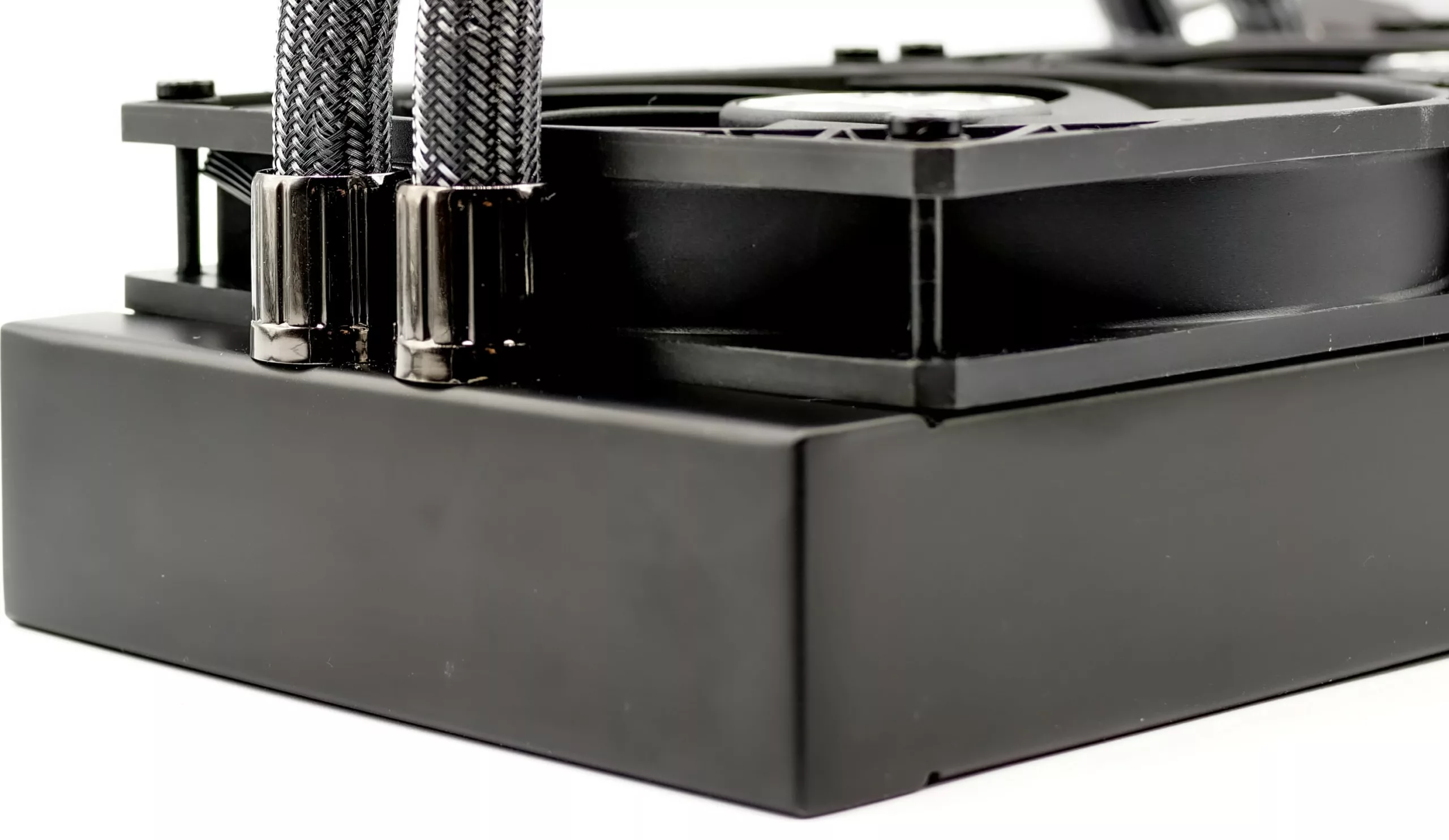 Test Arctic Liquid Freezer II 360 : Un système de refroidissement liquide AIO abordable ! 6 P1174130 scaled
