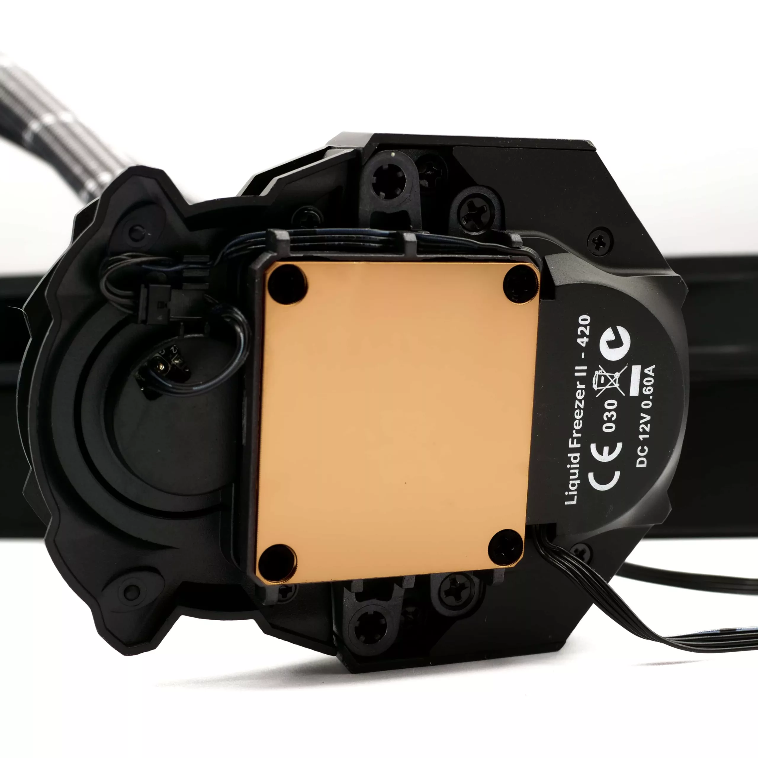 Test Arctic Liquid Freezer II 360 : Un système de refroidissement liquide AIO abordable ! 11 P1174117 scaled