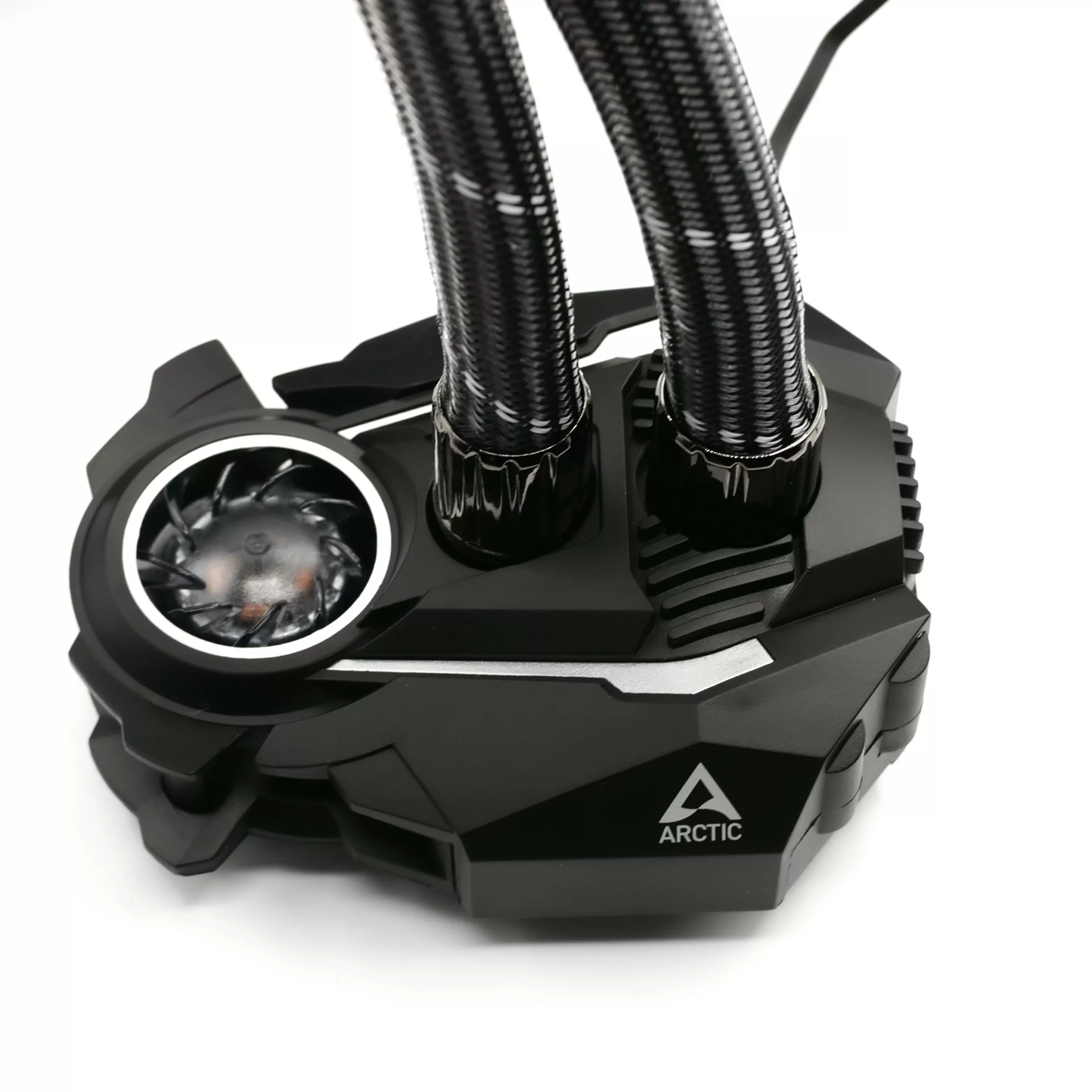 Test Arctic Liquid Freezer II 360 : Un système de refroidissement liquide AIO abordable ! 9 P1174119 scaled