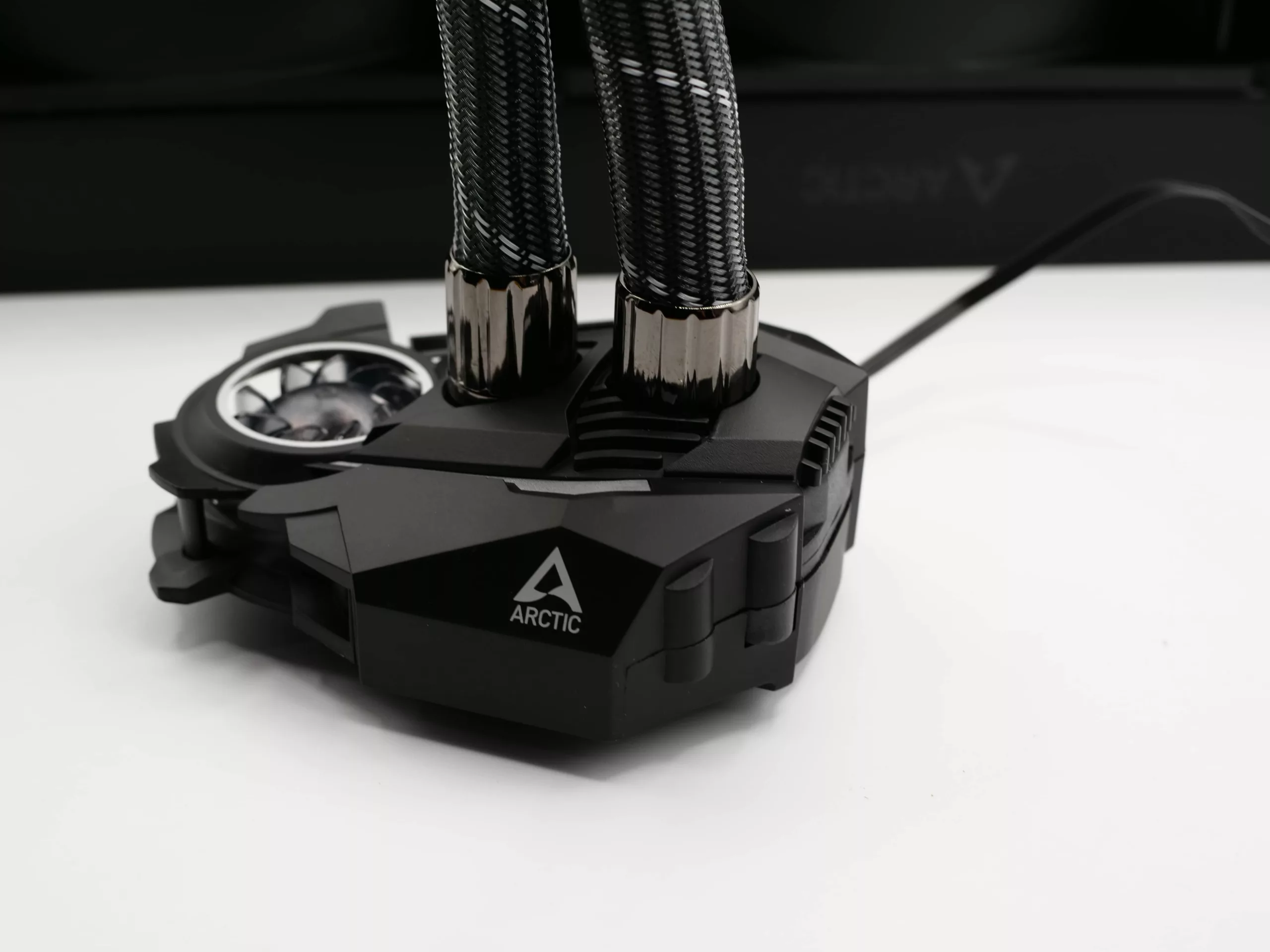 Test Arctic Liquid Freezer II 360 : Un système de refroidissement liquide AIO abordable ! 12 P1174120 scaled