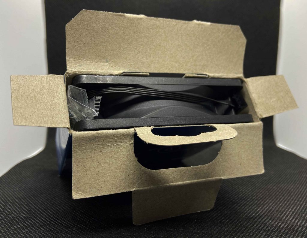 Preview : Ventilateurs Arctic Black série F 6 f9pwmpst-ouverture-boite