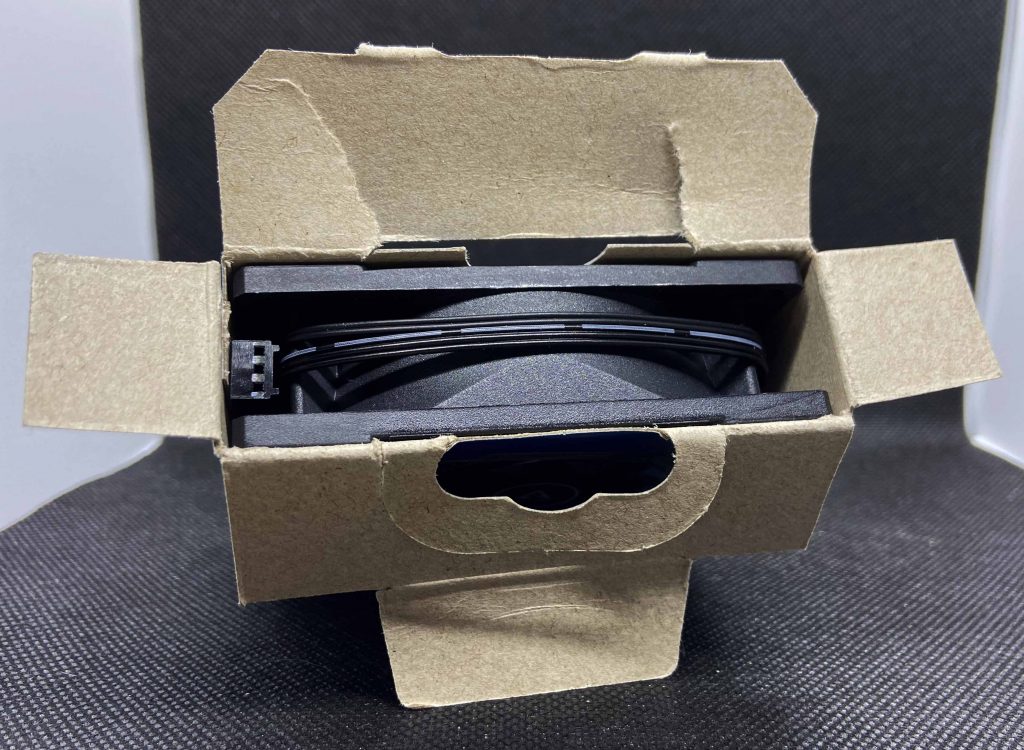 Preview : Ventilateurs Arctic Black série F 6 f8tc-ouverture-boite