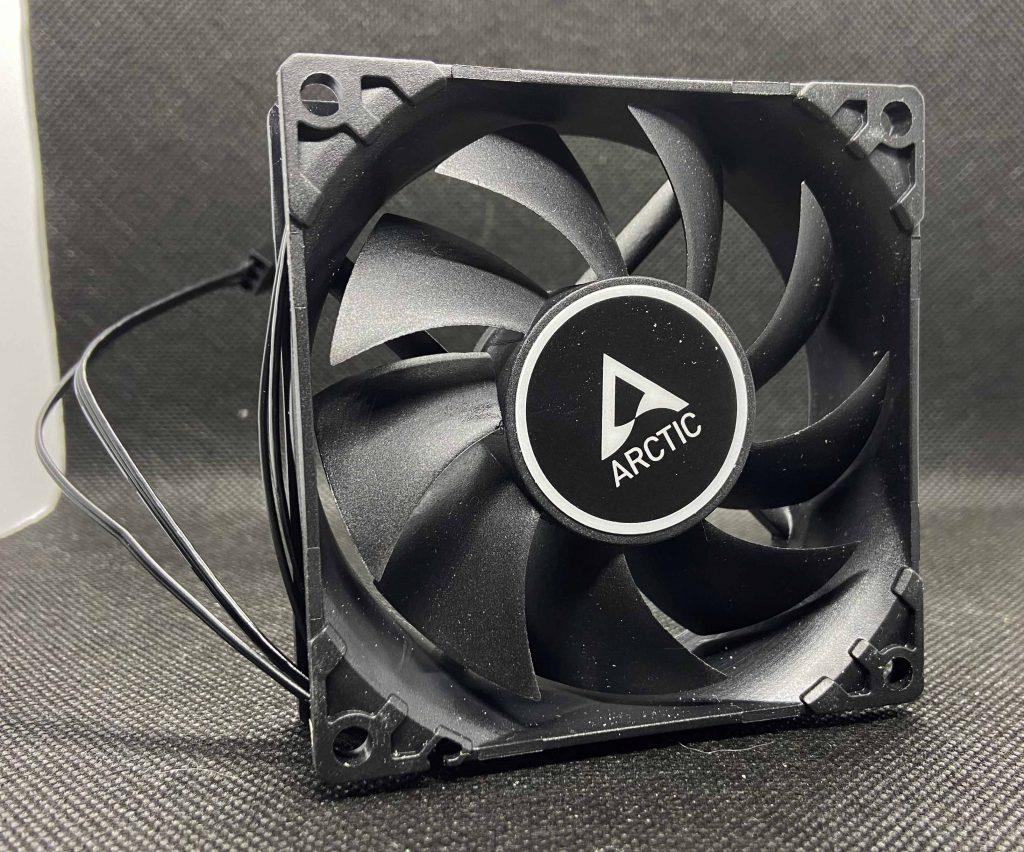 Preview : Ventilateurs Arctic Black série F 7 f8tc-ventilo-avant