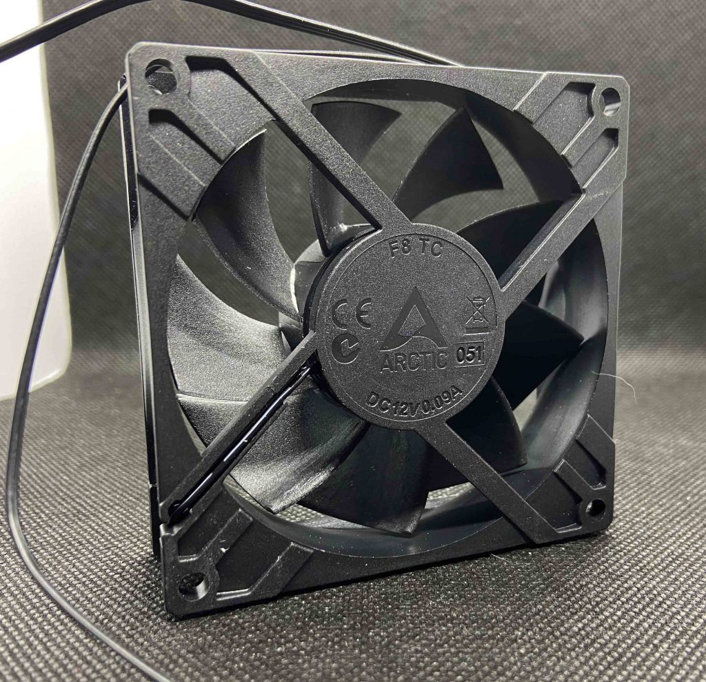 Preview : Ventilateurs Arctic Black série F 8 f8tc-ventilo-arrière