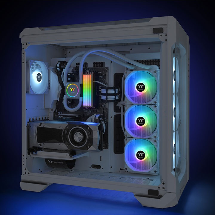 Thermaltake-floe-rc-snow-edition-005