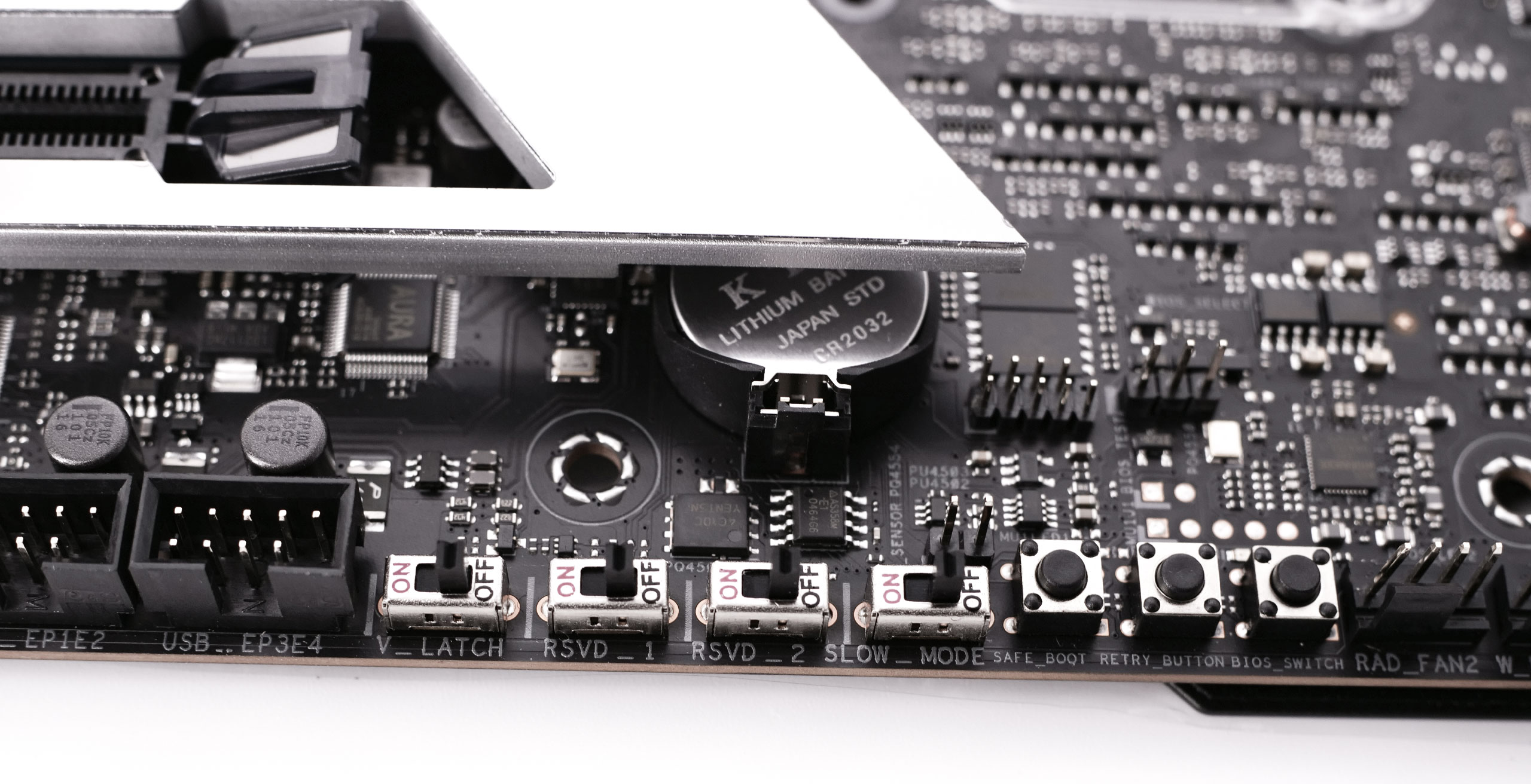 Asus ROG Maximus XIII Extreme Glacial : Une carte pour les gouverner tous ! 13 rog extreme glacial 20