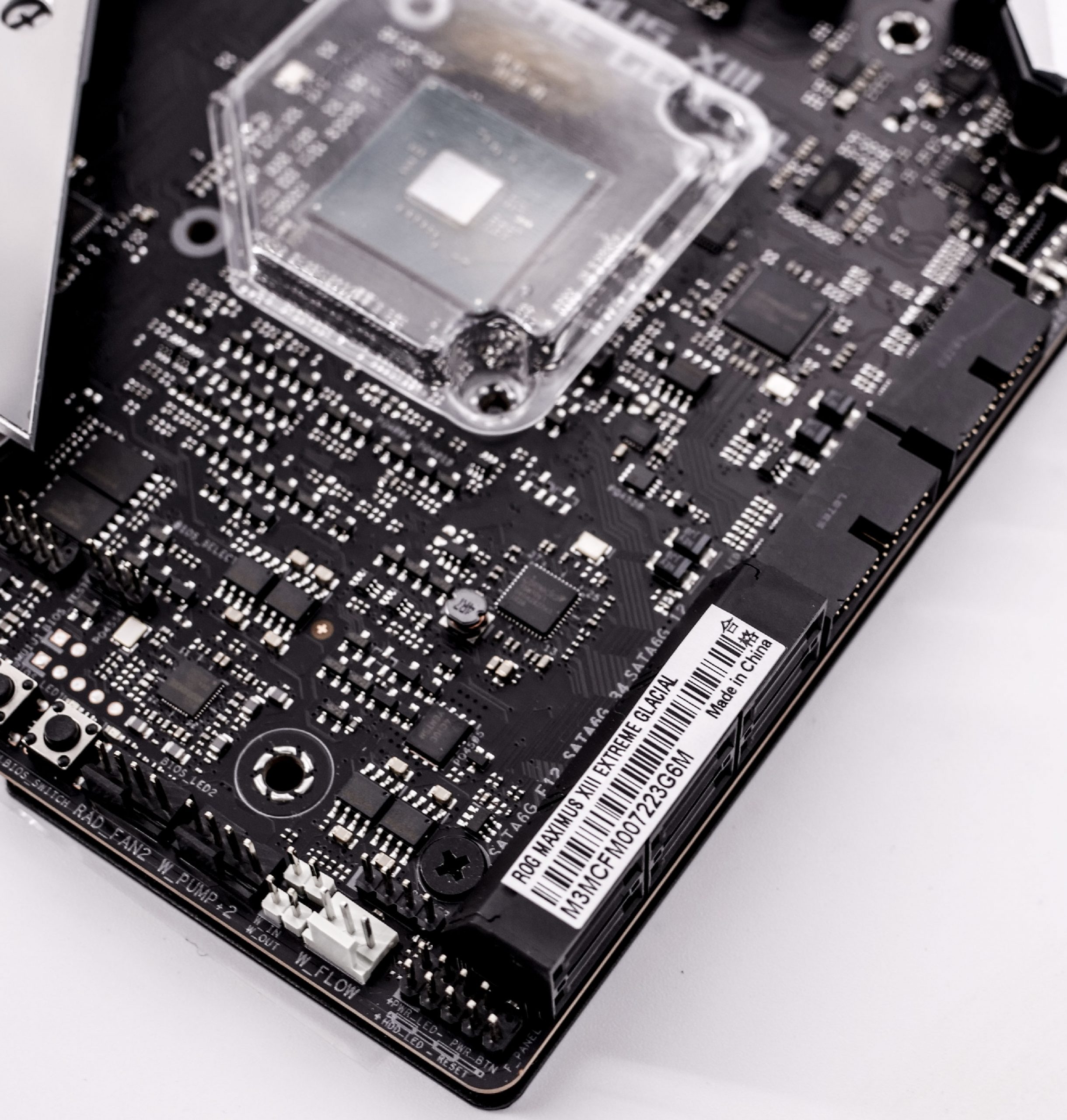 Asus ROG Maximus XIII Extreme Glacial : Une carte pour les gouverner tous ! 5 rog extreme glacial 22 scaled