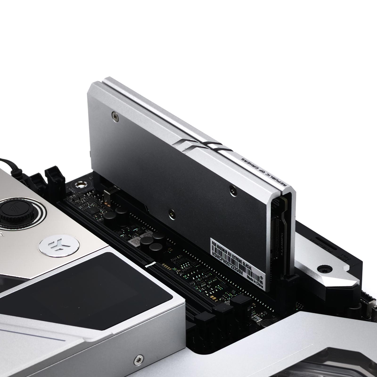 Asus ROG Maximus XIII Extreme Glacial : Une carte pour les gouverner tous ! 8 rog extreme glacial 32