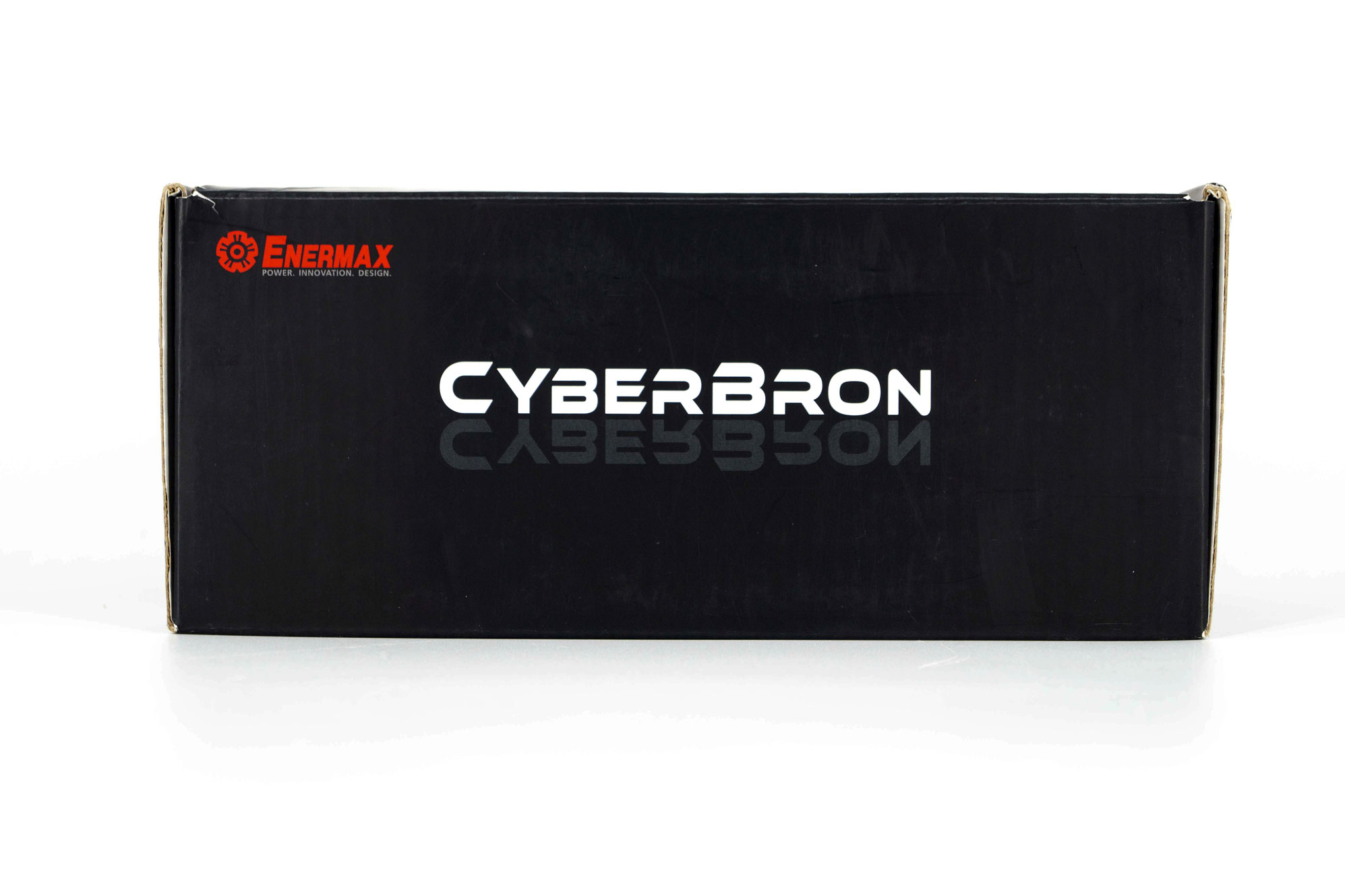L'alimentation ENERMAX Cyberbron 600W se présente 8 ENERMAX Cyberbron 600W 005