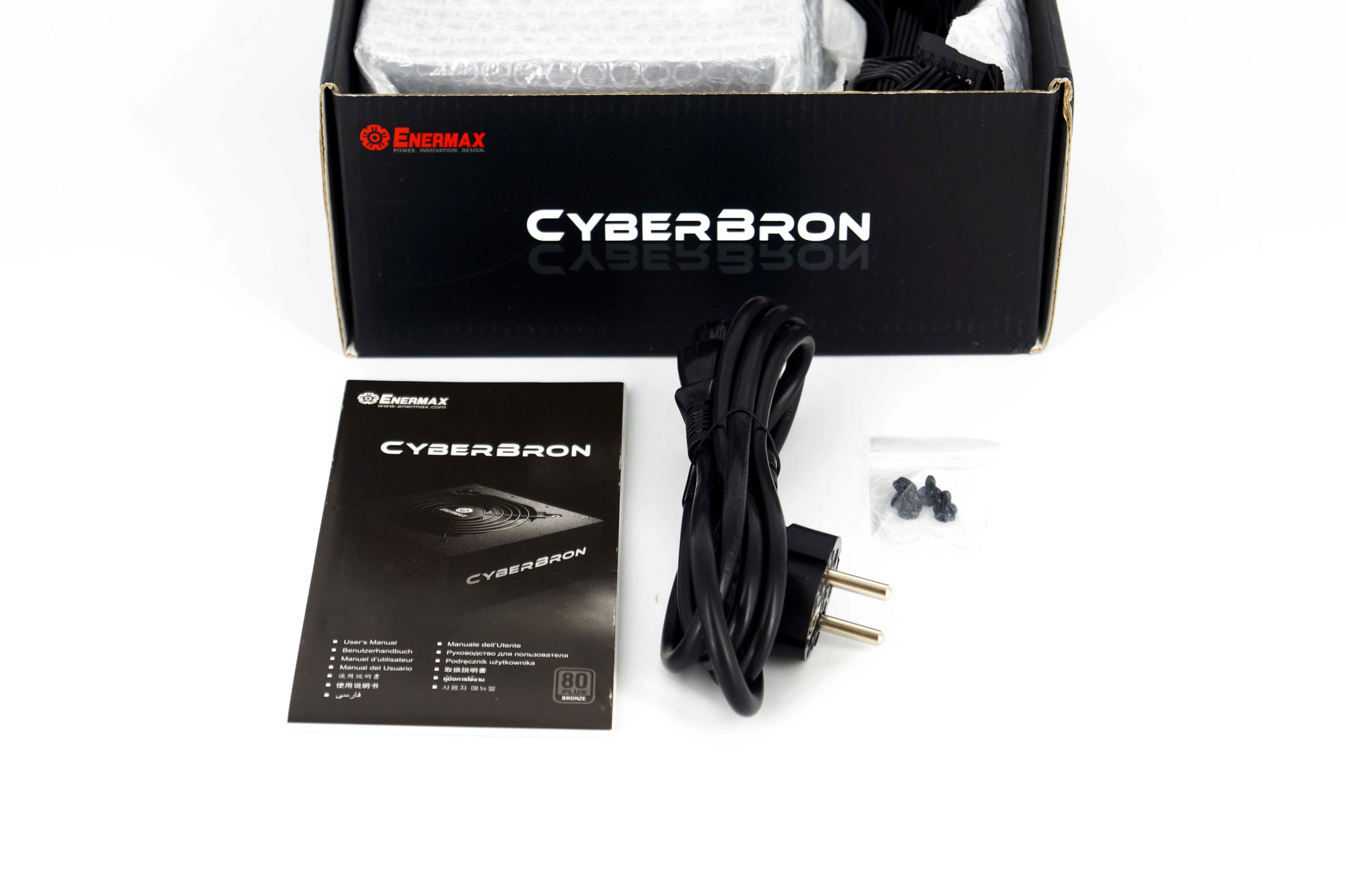 L'alimentation ENERMAX Cyberbron 600W se présente 3 ENERMAX Cyberbron 600W 008