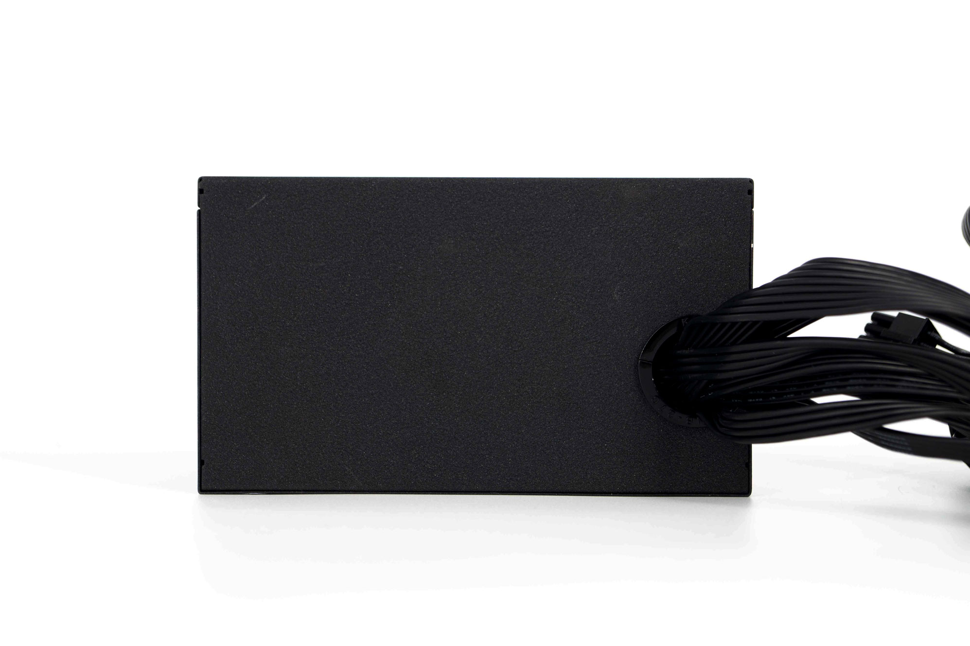 L'alimentation ENERMAX Cyberbron 600W se présente 7 ENERMAX Cyberbron 600W 014