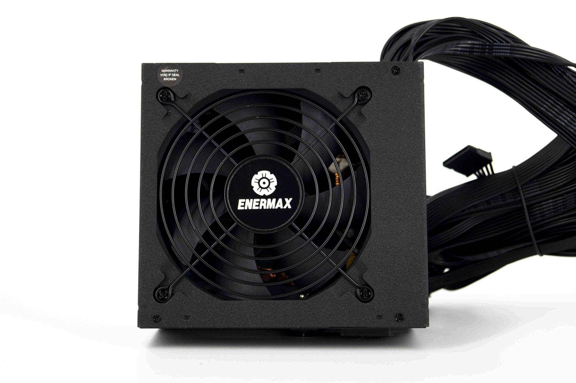 L'alimentation ENERMAX Cyberbron 600W se présente 8 ENERMAX Cyberbron 600W 015