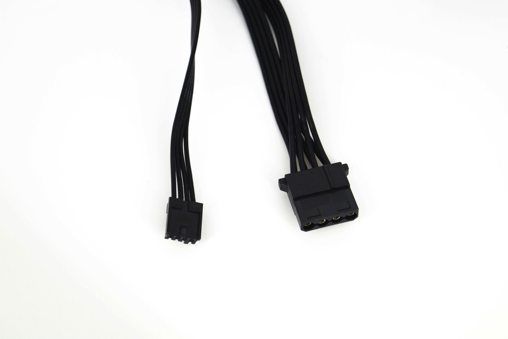 L'alimentation ENERMAX Cyberbron 600W se présente 18 ENERMAX Cyberbron 600W 021