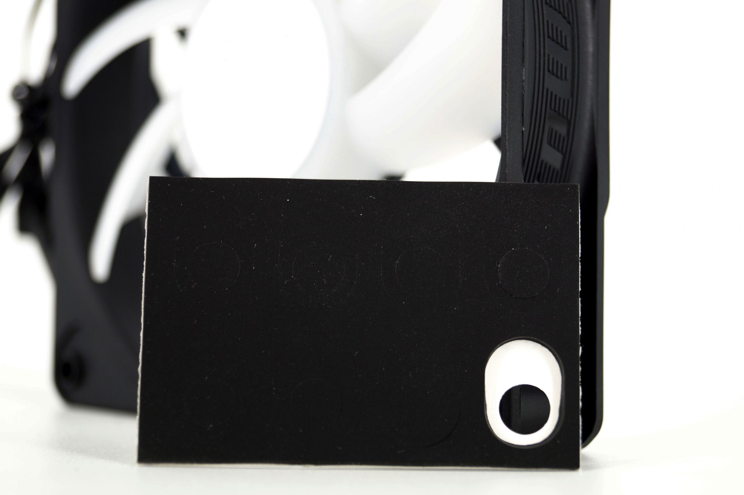 Ventilateur InWin Luna AL120 : "brillant comme la lune" 14 InWin luna al120 023 scaled