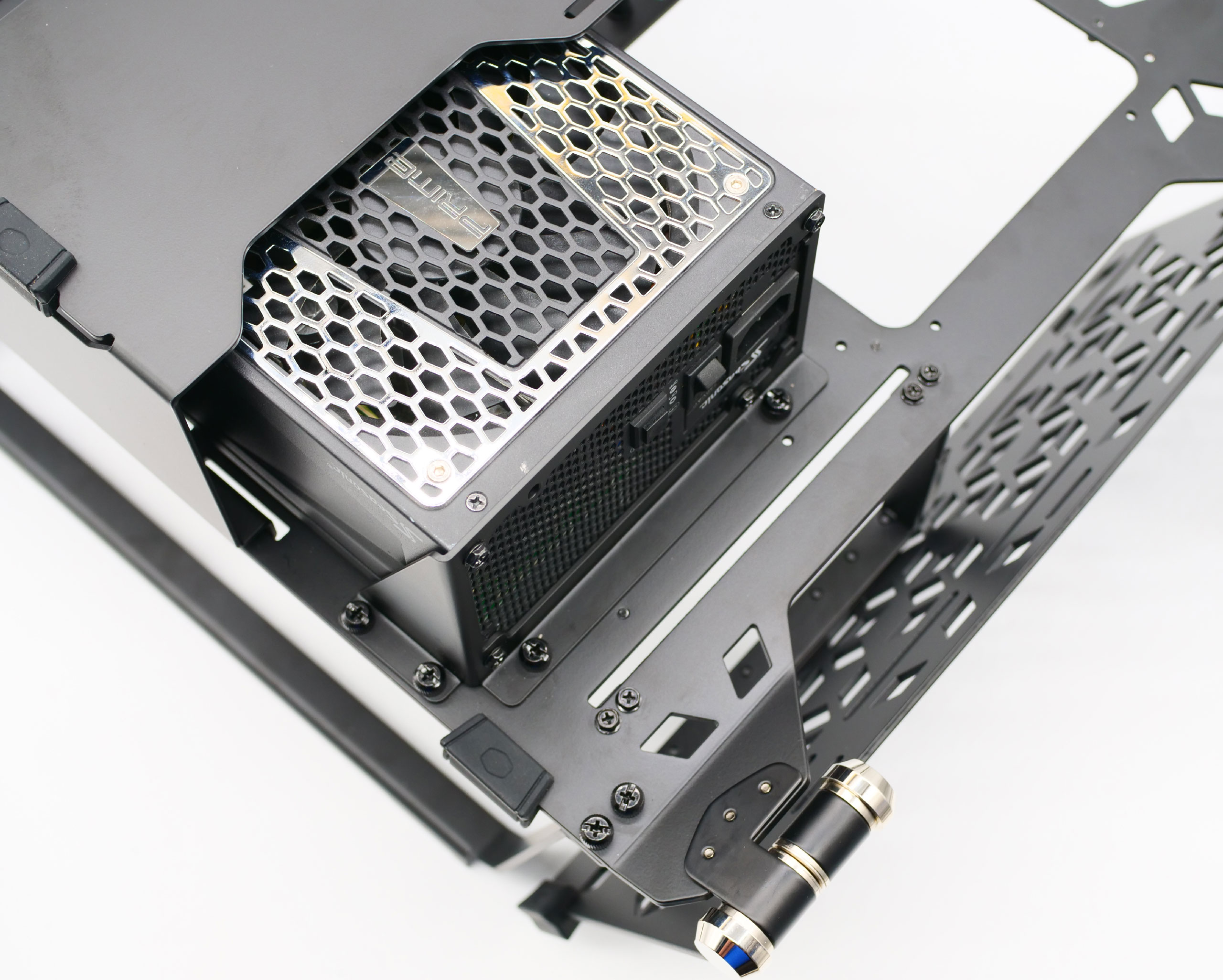 Cooler Master MasterFrame 700 : du jamais vu ? 4 coolermaster masterframe 700 48