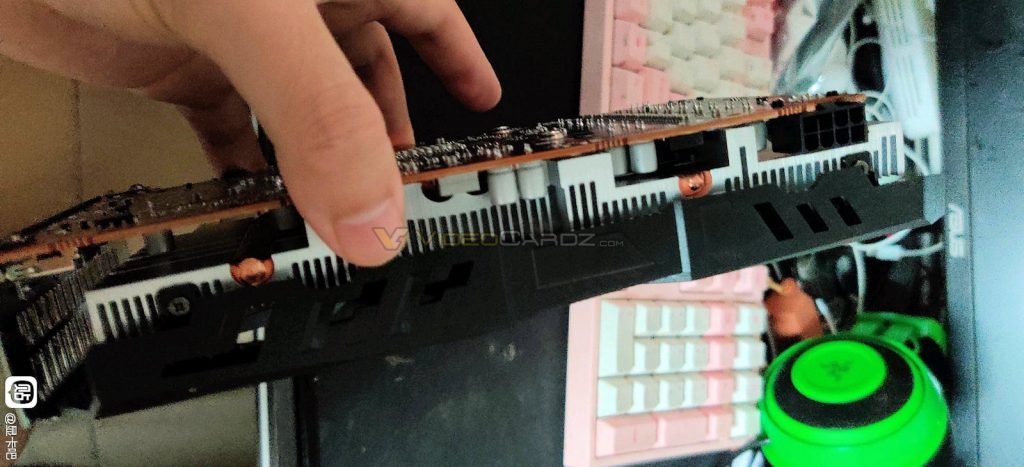 Aperçu d'une AMD Radeon RX 6600 XT 4 AMD-Radeon-RX6600XT-2