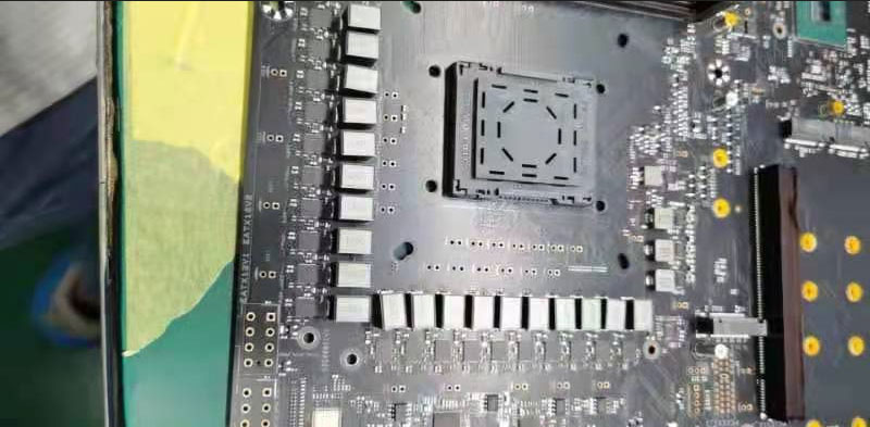 Les photos d'une carte mère Intel Z690 ? 2 Socket LGA Z690 001