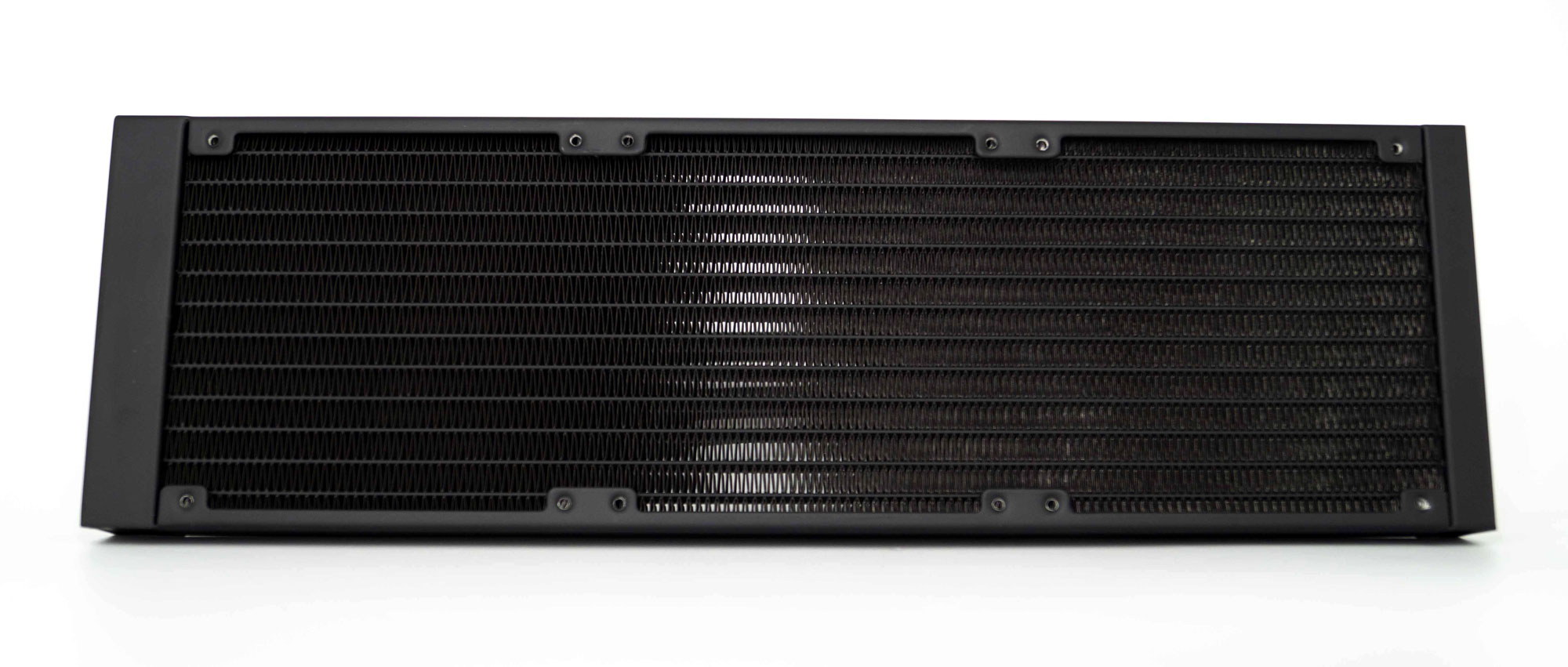 Boîtier InWin N515 et AIO NR36 : un mariage efficace 13 InWin NR36 113